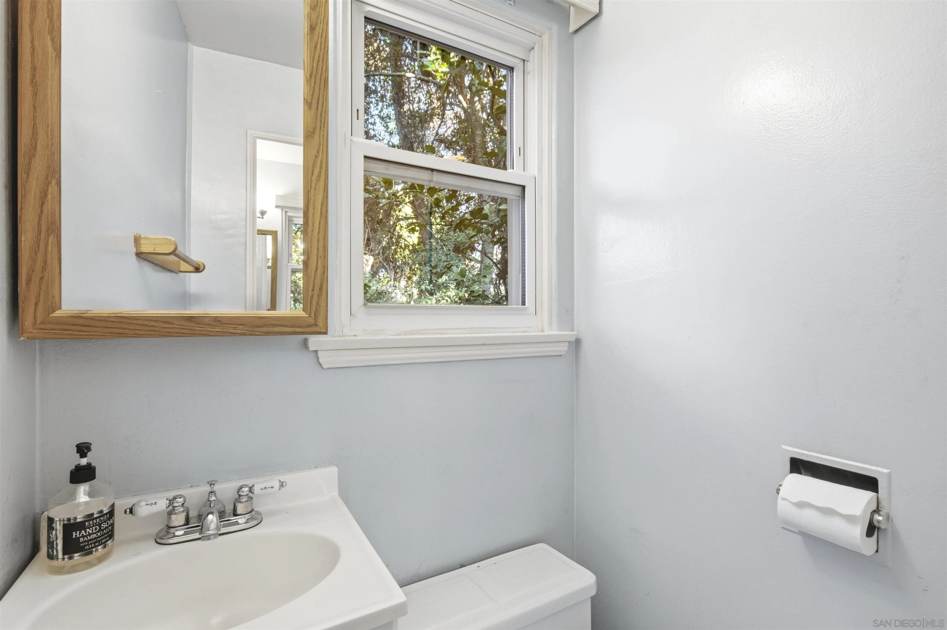 https://cdn.realtyfeed.com/cdn/127/260024925/8cc29aaba287e7987bff20fc3e9405c8.webp
