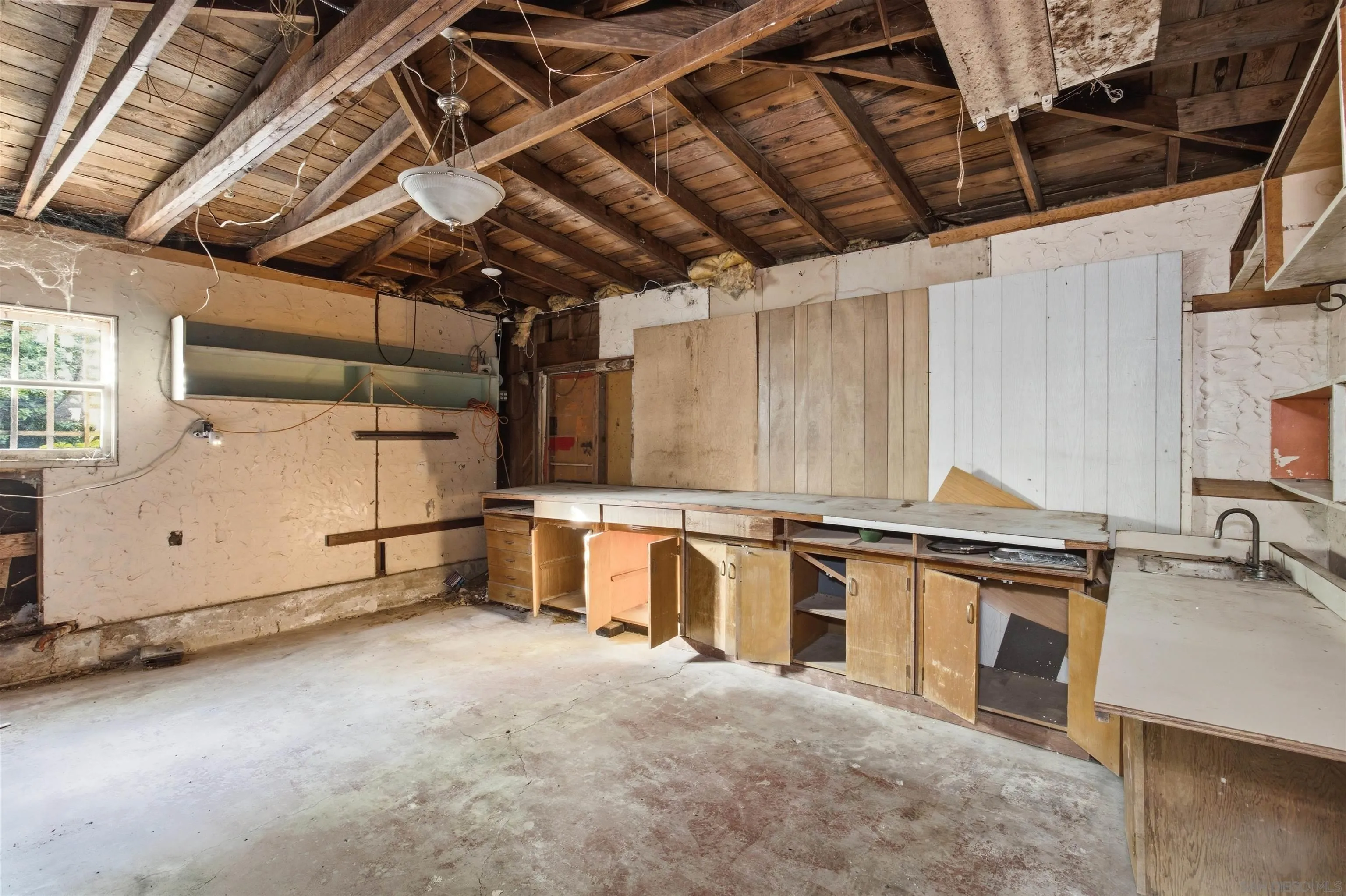 https://cdn.realtyfeed.com/cdn/127/260024925/99a61b4b4bc4c1ebfc3a7601dd22244d.webp