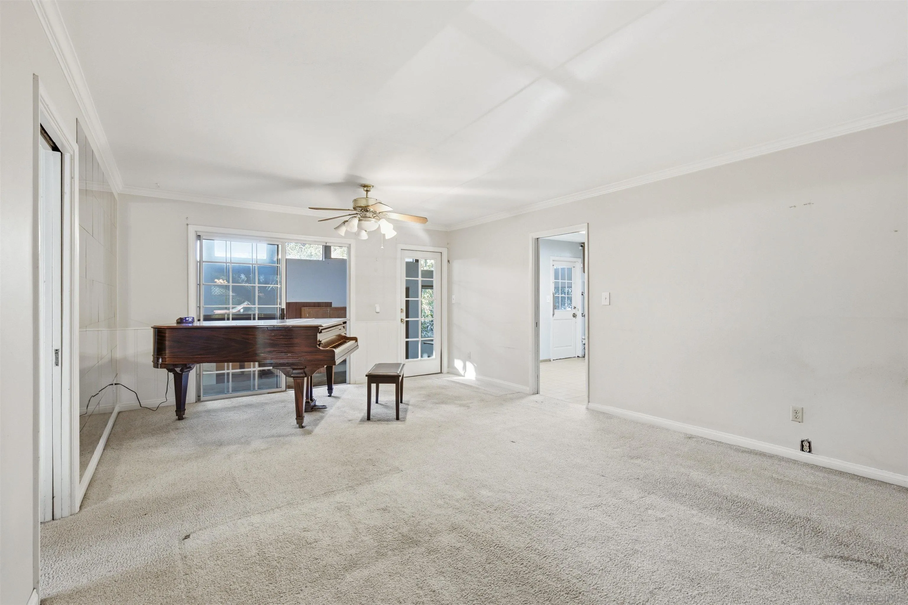 https://cdn.realtyfeed.com/cdn/127/260024925/ca8977872fd0637dfb72b31457670f1d.webp