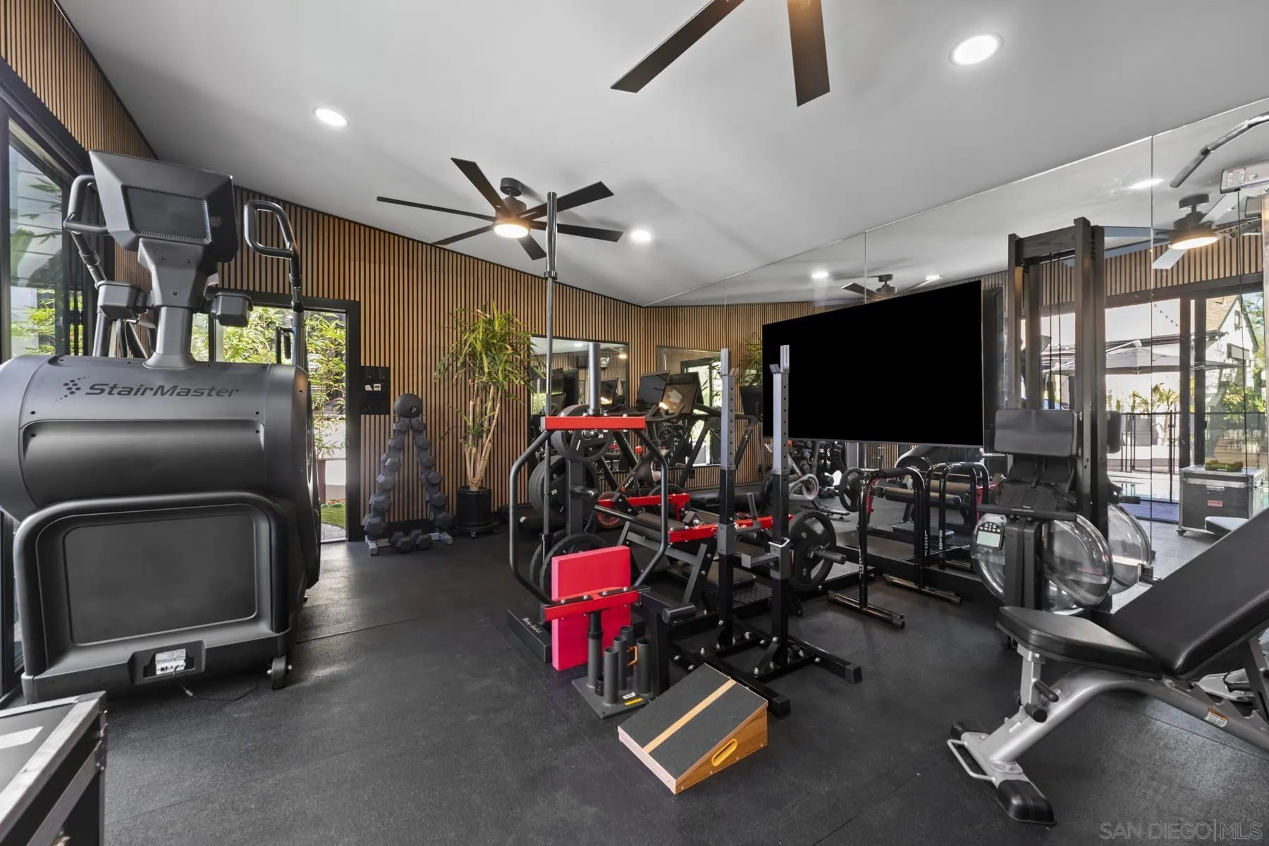 https://cdn.realtyfeed.com/cdn/127/260024937/7eaf93aef322e20c71ef59c3faa312ed.webp