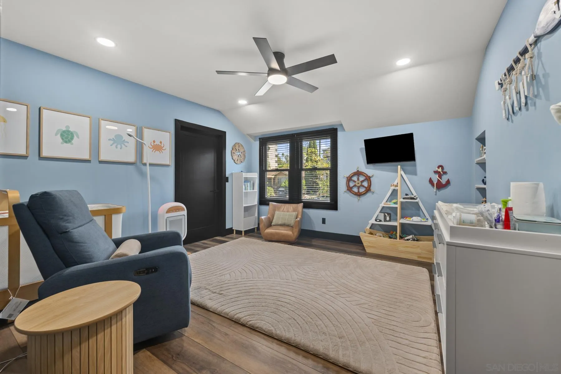 https://cdn.realtyfeed.com/cdn/127/260024937/879aec691deceedd99aec3e8fbc72533.webp