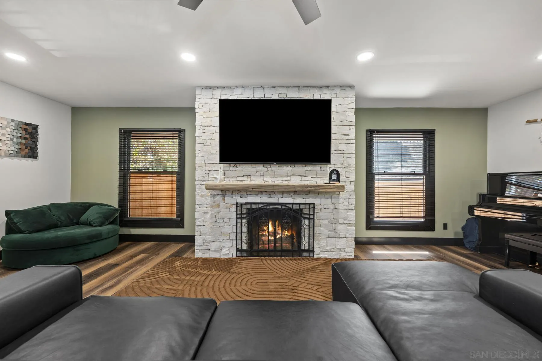 https://cdn.realtyfeed.com/cdn/127/260024937/b33aad08c5cac3c66da2bf344e536ed8.webp