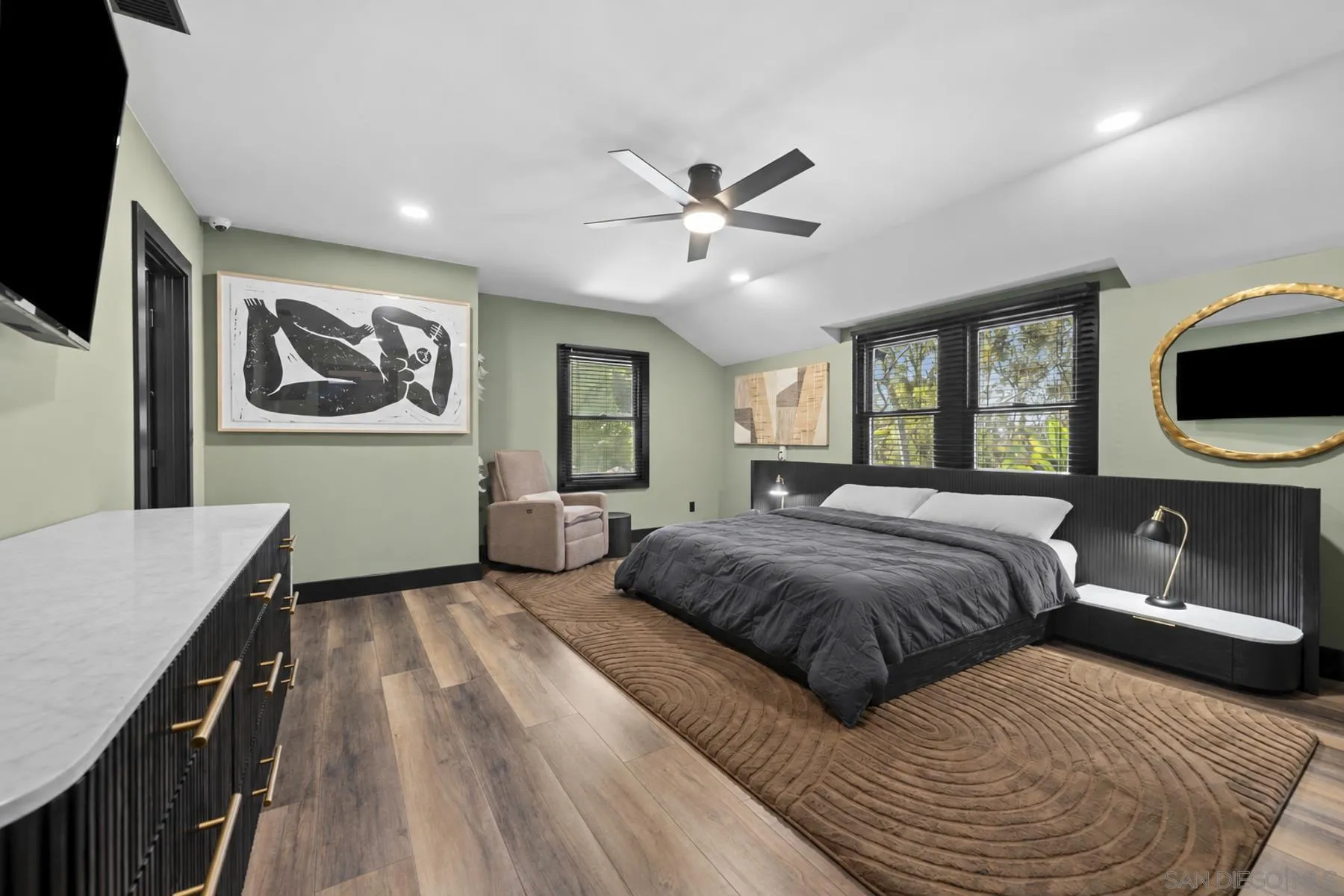 https://cdn.realtyfeed.com/cdn/127/260024937/b96bdc4f84cc98da50b26af3be6da61c.webp