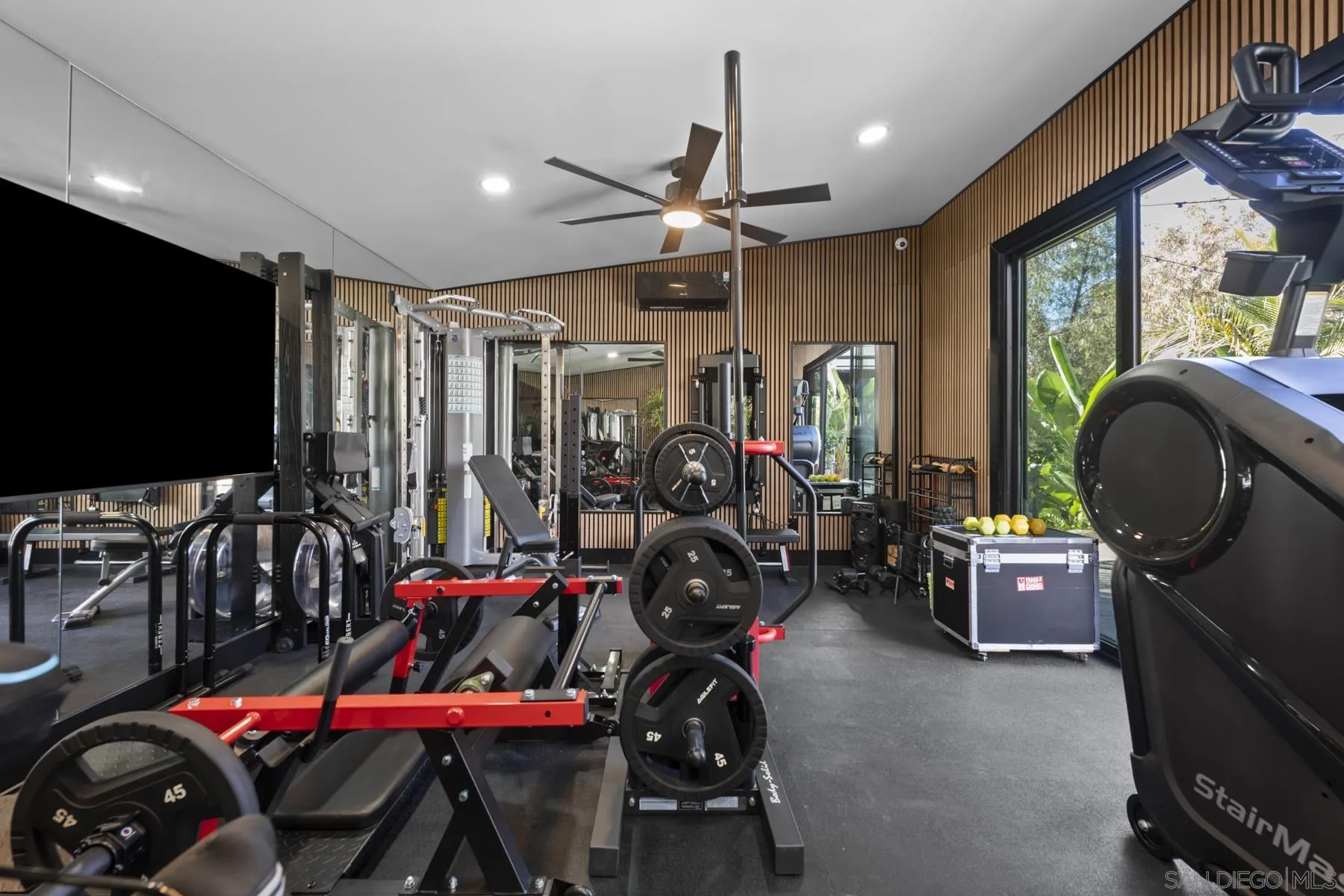 https://cdn.realtyfeed.com/cdn/127/260024937/d644da89575dce39837787ababaa028d.webp