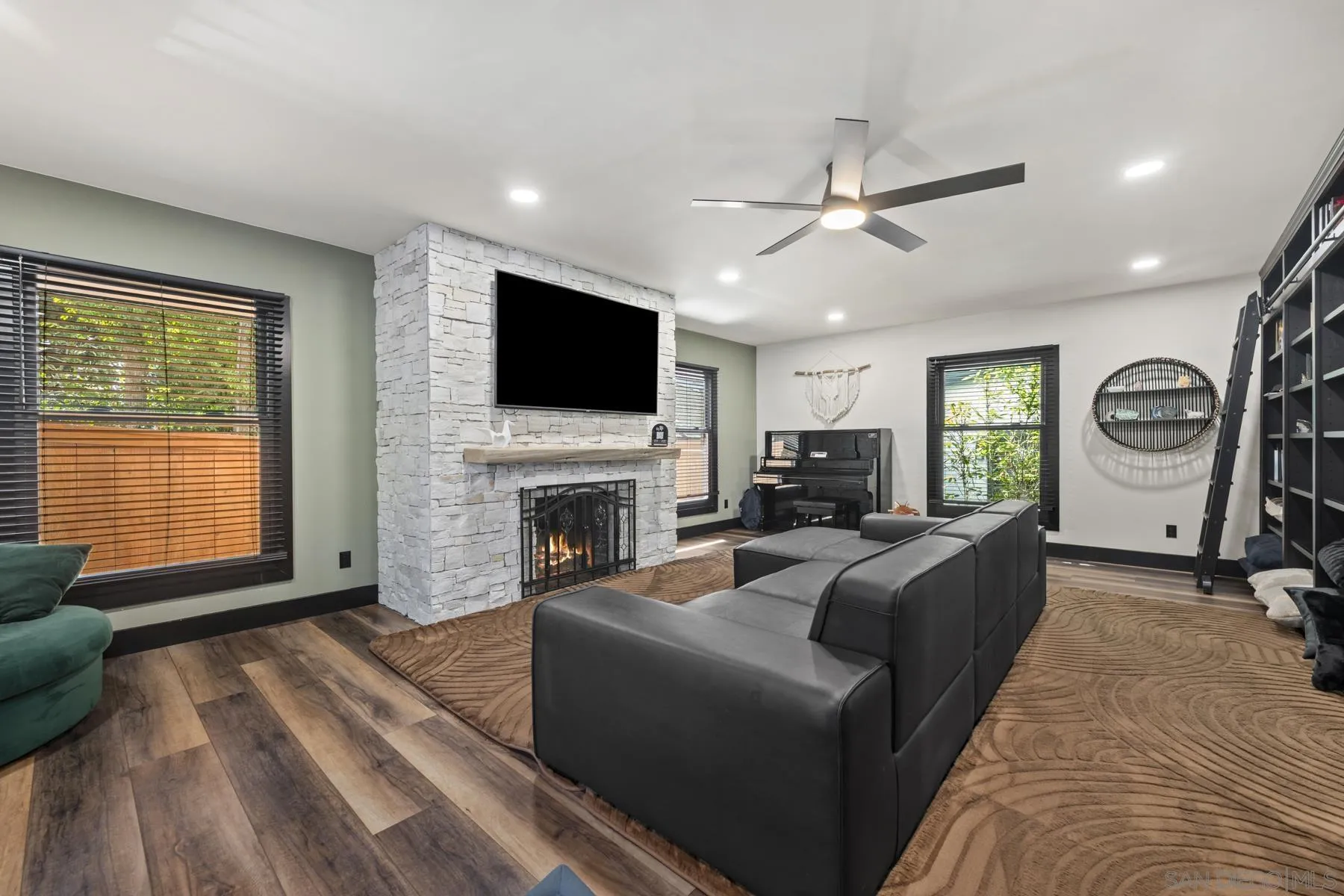 https://cdn.realtyfeed.com/cdn/127/260024937/e62cd7fd09fd9cf5a4d5381da84563d7.webp