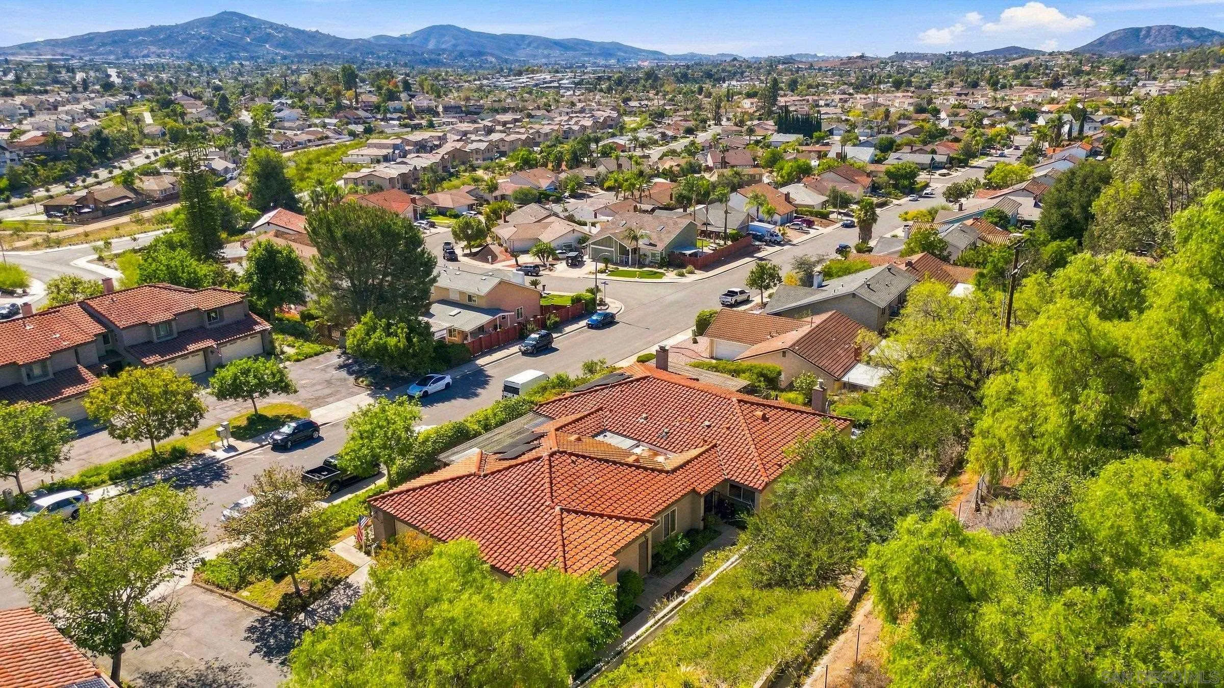 https://cdn.realtyfeed.com/cdn/127/260024939/5f8c91eb91f91445821af3346927bab8.webp