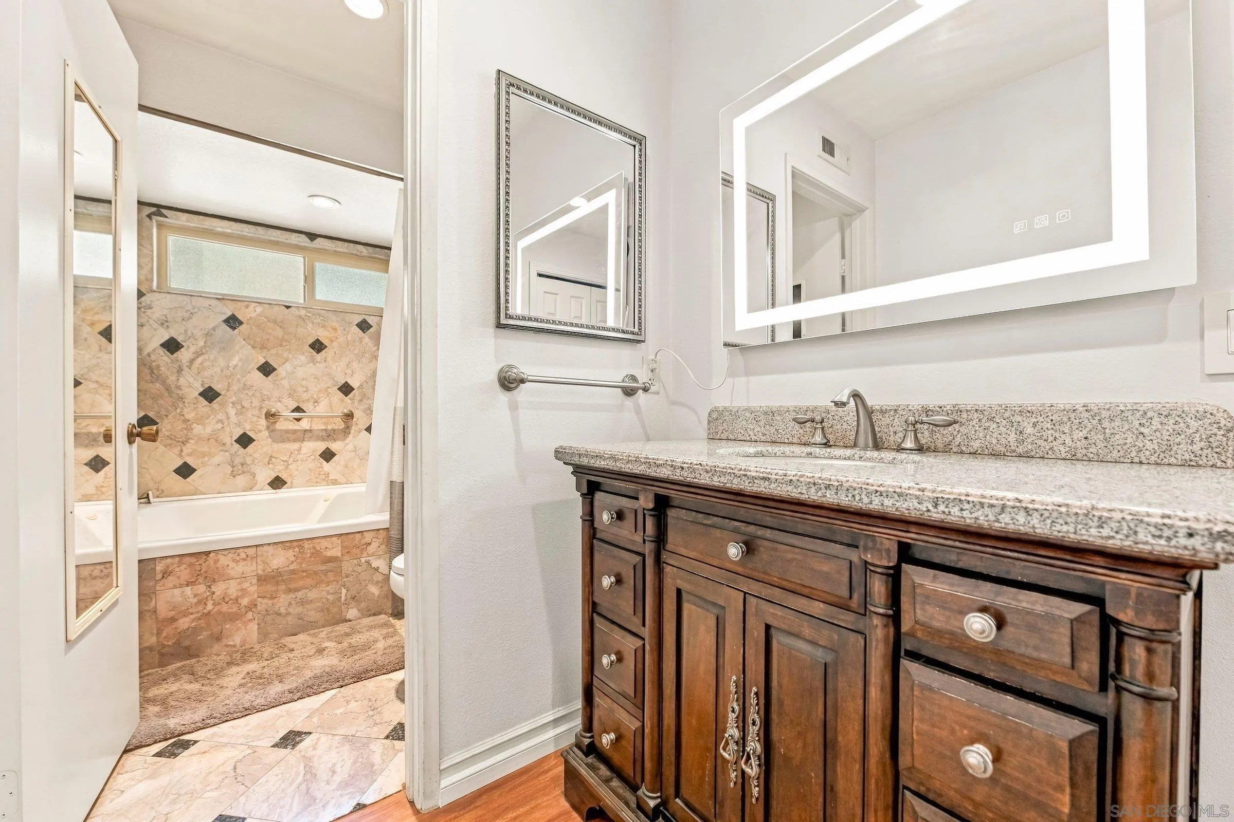 https://cdn.realtyfeed.com/cdn/127/260024939/817a6e5ffec97ccf7dbbf117a5f71146.webp