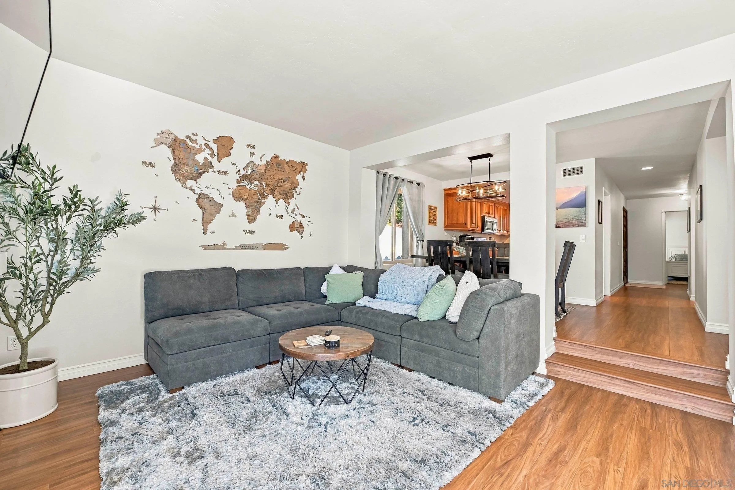 https://cdn.realtyfeed.com/cdn/127/260024939/a0e5d9df82e8f604f1d7f38f7b3e6e41.webp