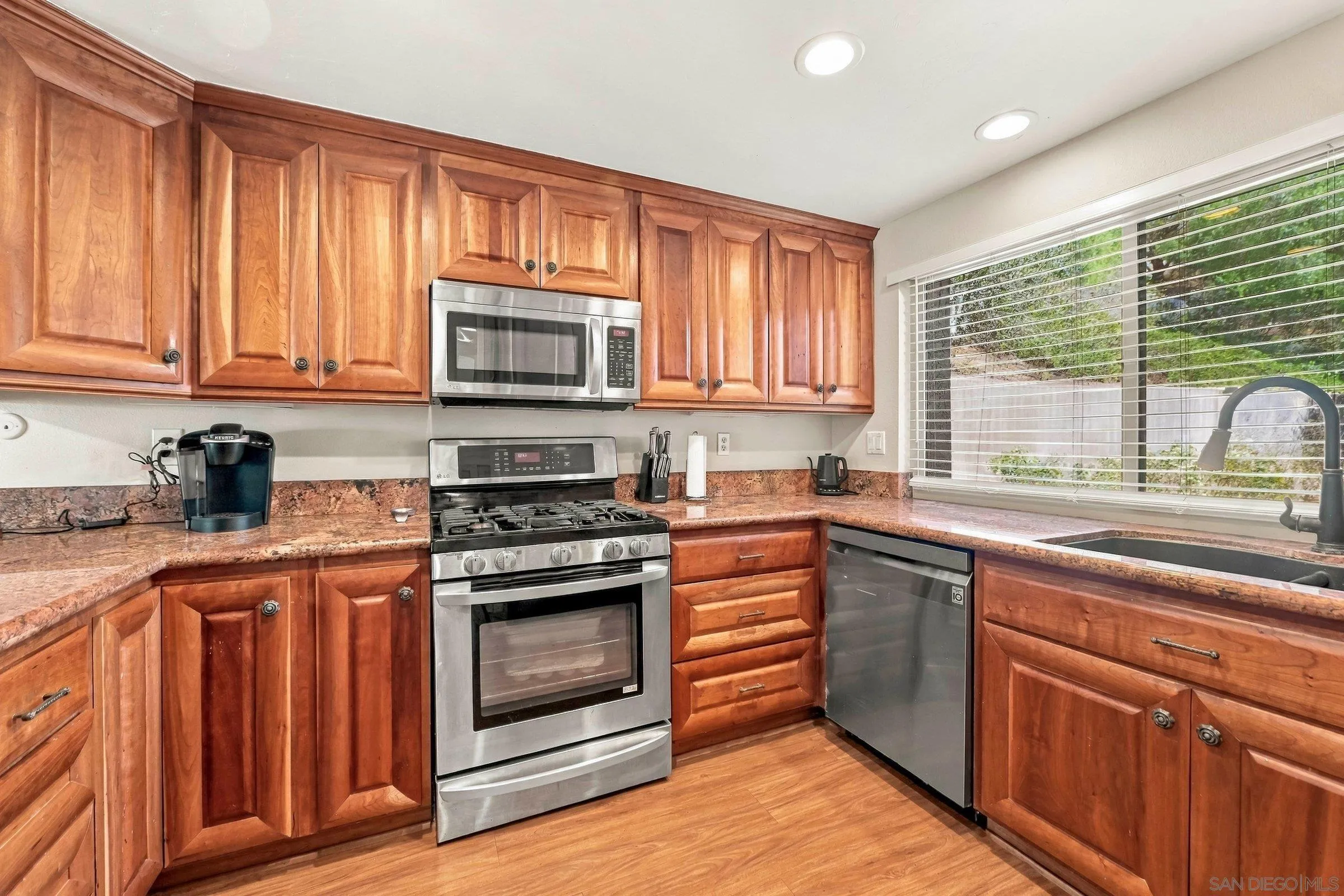 https://cdn.realtyfeed.com/cdn/127/260024939/a7acf1d9e3534fa9701988670344d74f.webp