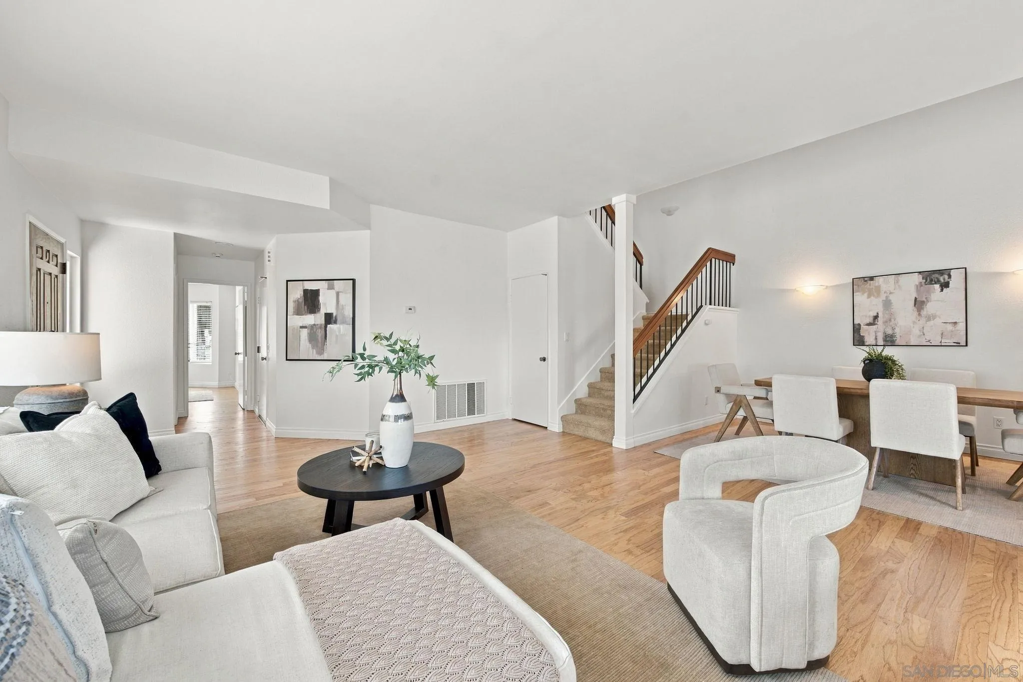 https://cdn.realtyfeed.com/cdn/127/260024945/0a0a277077620b58ad5e859dff44d4a3.webp