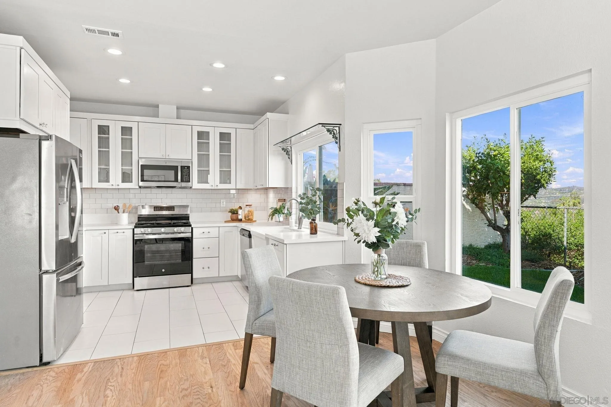 https://cdn.realtyfeed.com/cdn/127/260024945/1541ed9f1612f733deca6b4172dc30fc.webp