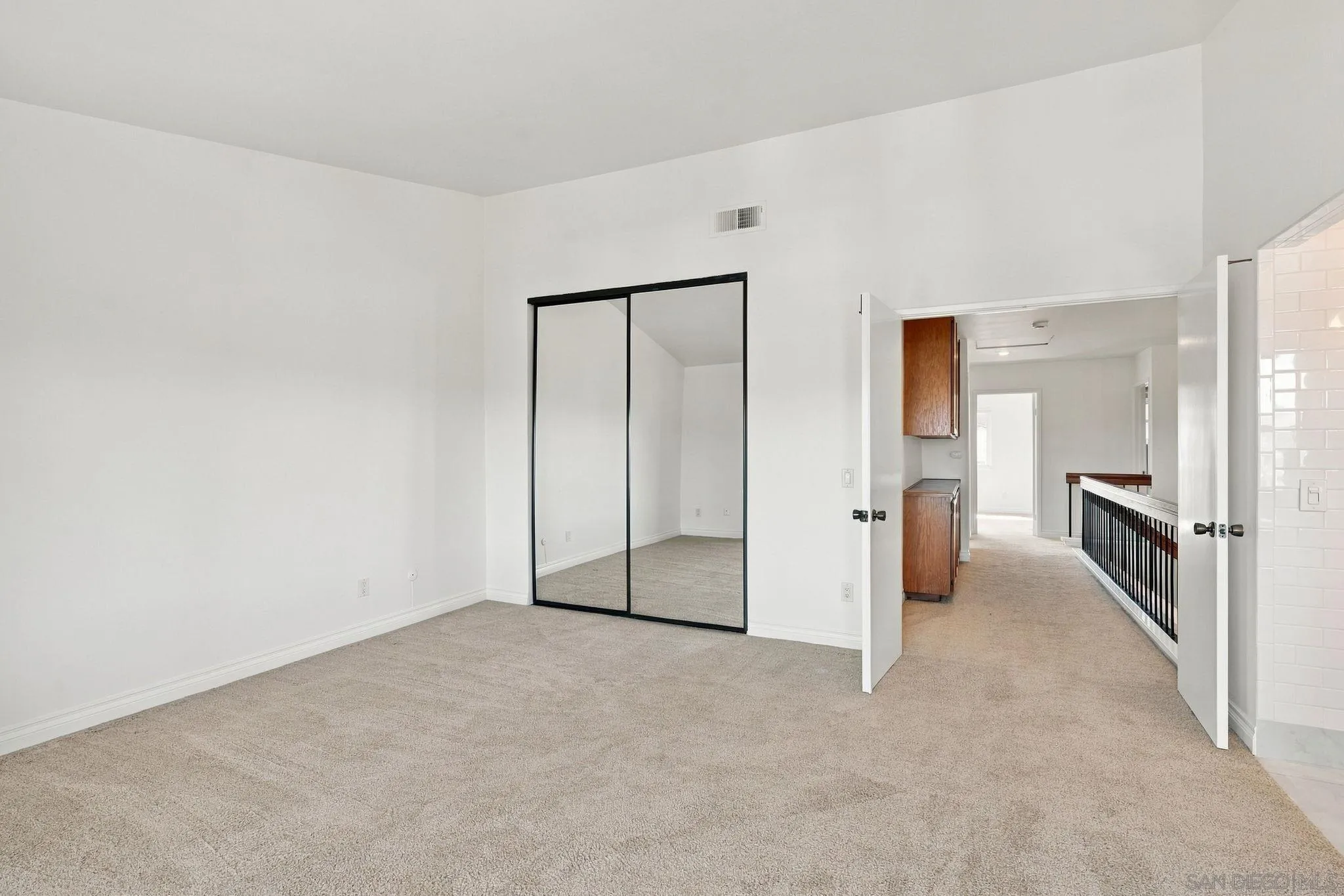https://cdn.realtyfeed.com/cdn/127/260024945/5aede6f8d25661116976553d7298904f.webp