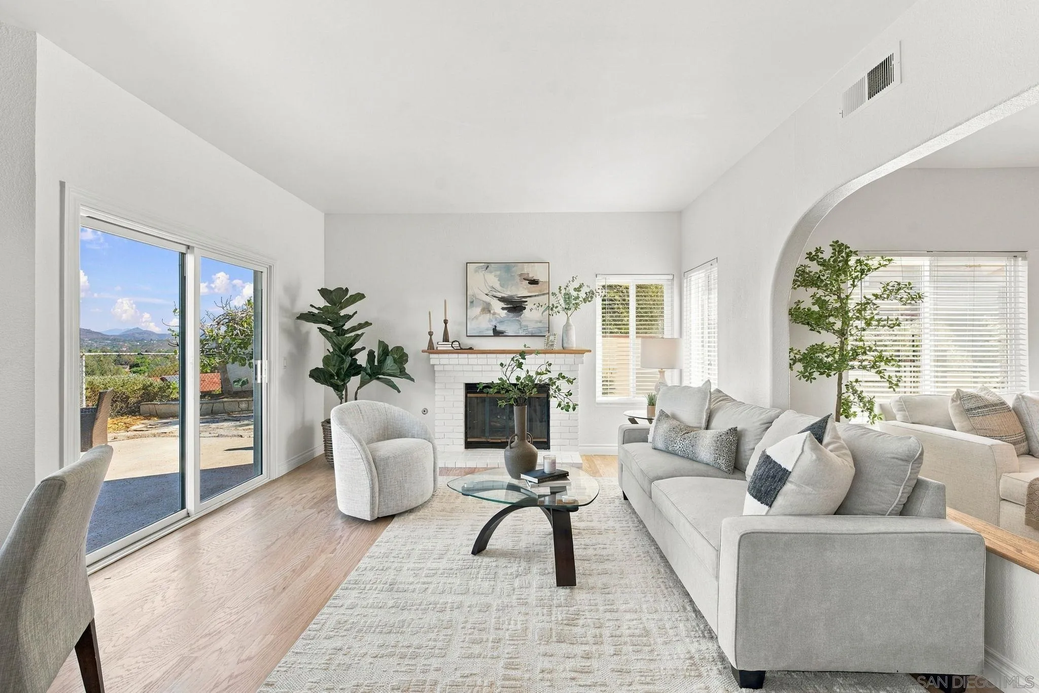 https://cdn.realtyfeed.com/cdn/127/260024945/65ca3d9f66c4e945dbb4543d7c05b8fa.webp