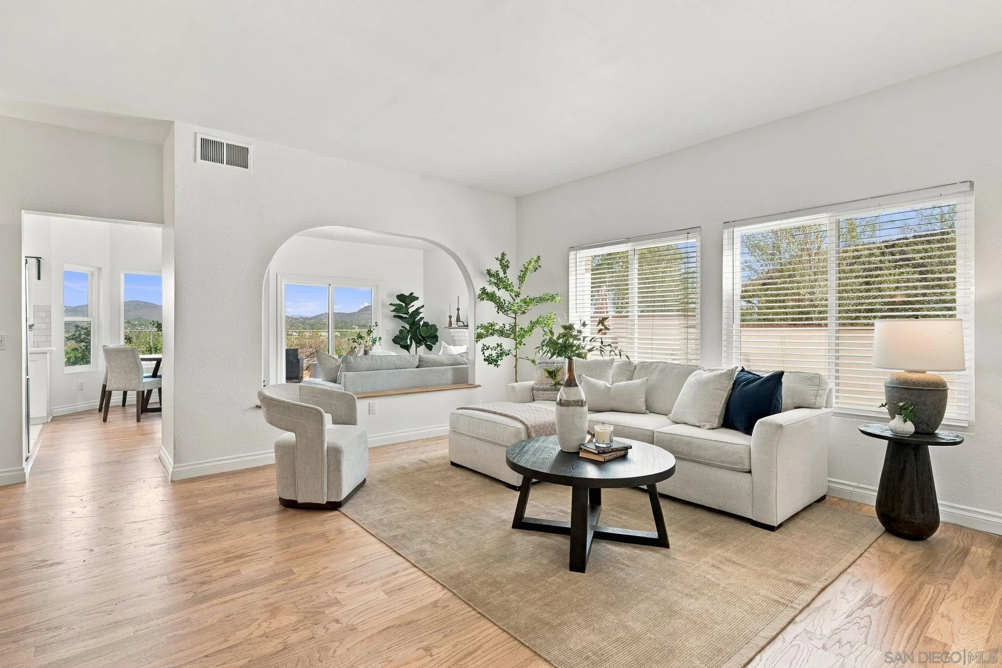 https://cdn.realtyfeed.com/cdn/127/260024945/cd1a9e6813d91f36e1c96f67990a3e5d.webp