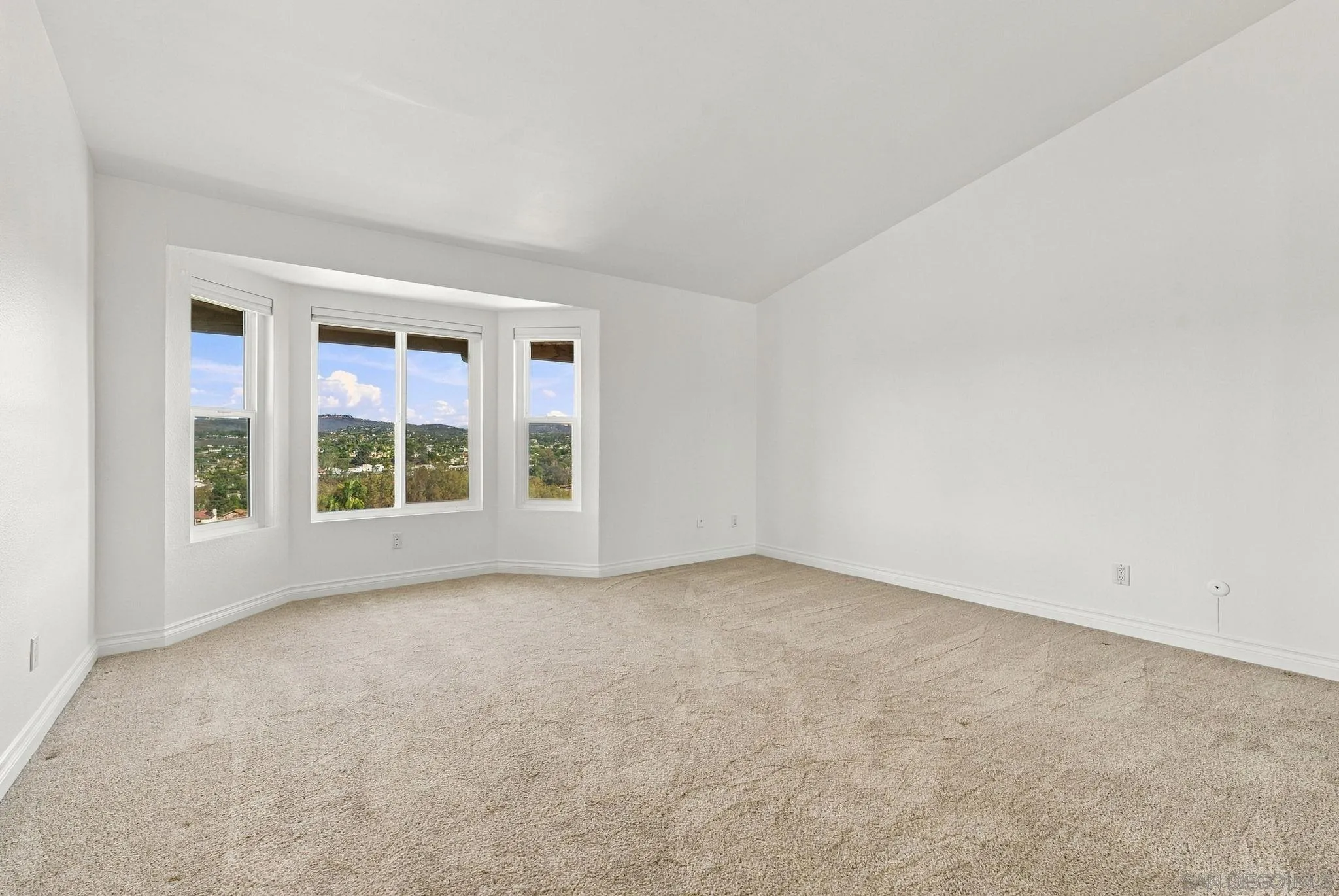 https://cdn.realtyfeed.com/cdn/127/260024945/d0dff751d92827fba606a535b7219688.webp