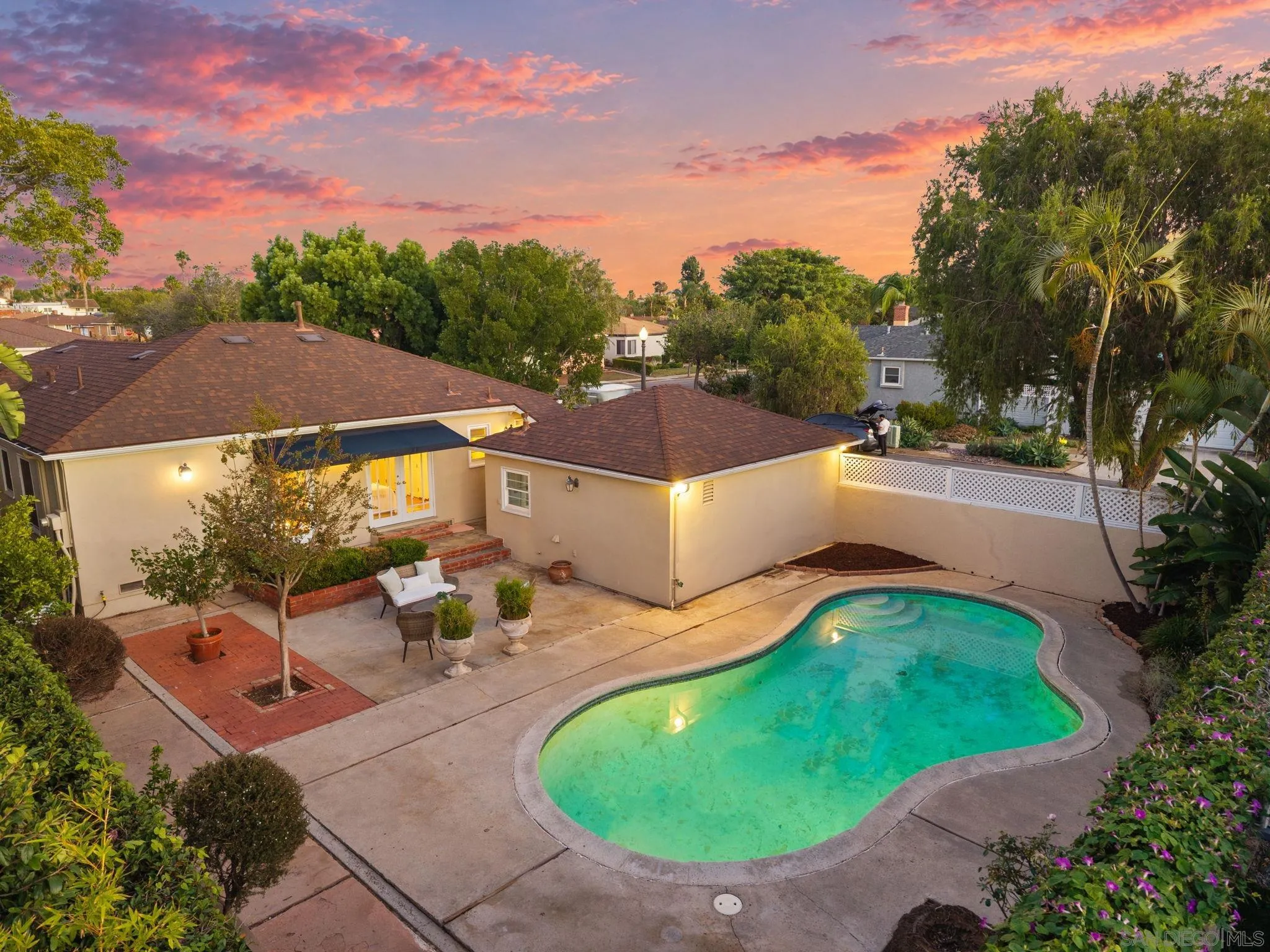 https://cdn.realtyfeed.com/cdn/127/260024946/ead85a0947d4f75efdb5cb8d8ebafb5a.webp