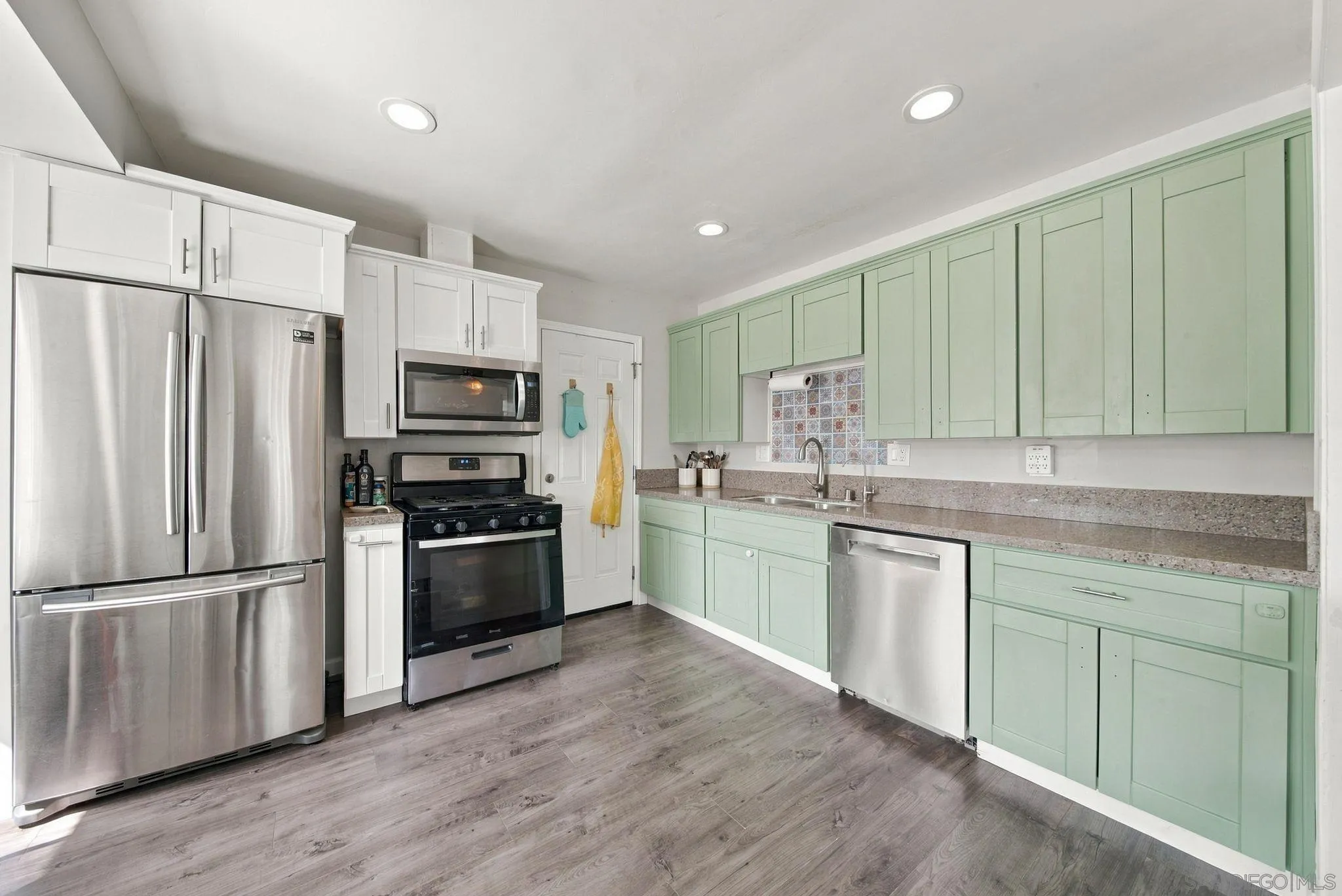 https://cdn.realtyfeed.com/cdn/127/260024960/31608ac5bf8361a9ea063a1a55a9b18c.webp