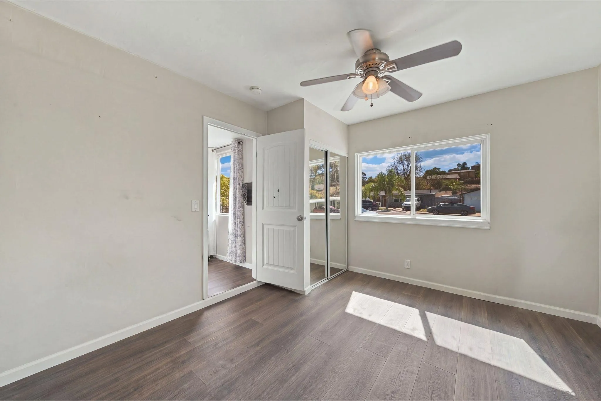 https://cdn.realtyfeed.com/cdn/127/260024960/94f3bda91226478e2cd0292eaa5d4f6b.webp