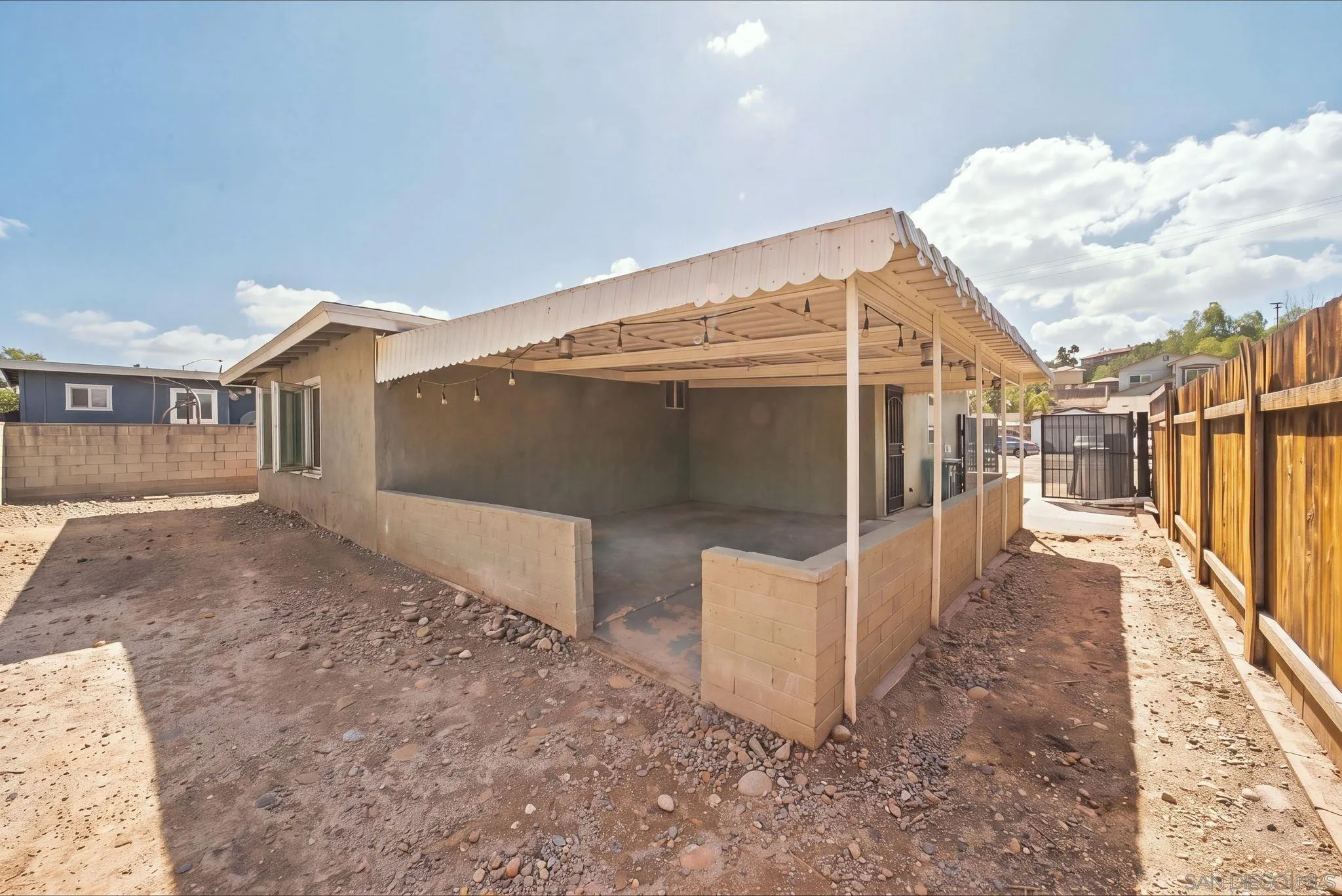 https://cdn.realtyfeed.com/cdn/127/260024960/ea9ca54d4e9855b3a217d3c8e870451c.webp