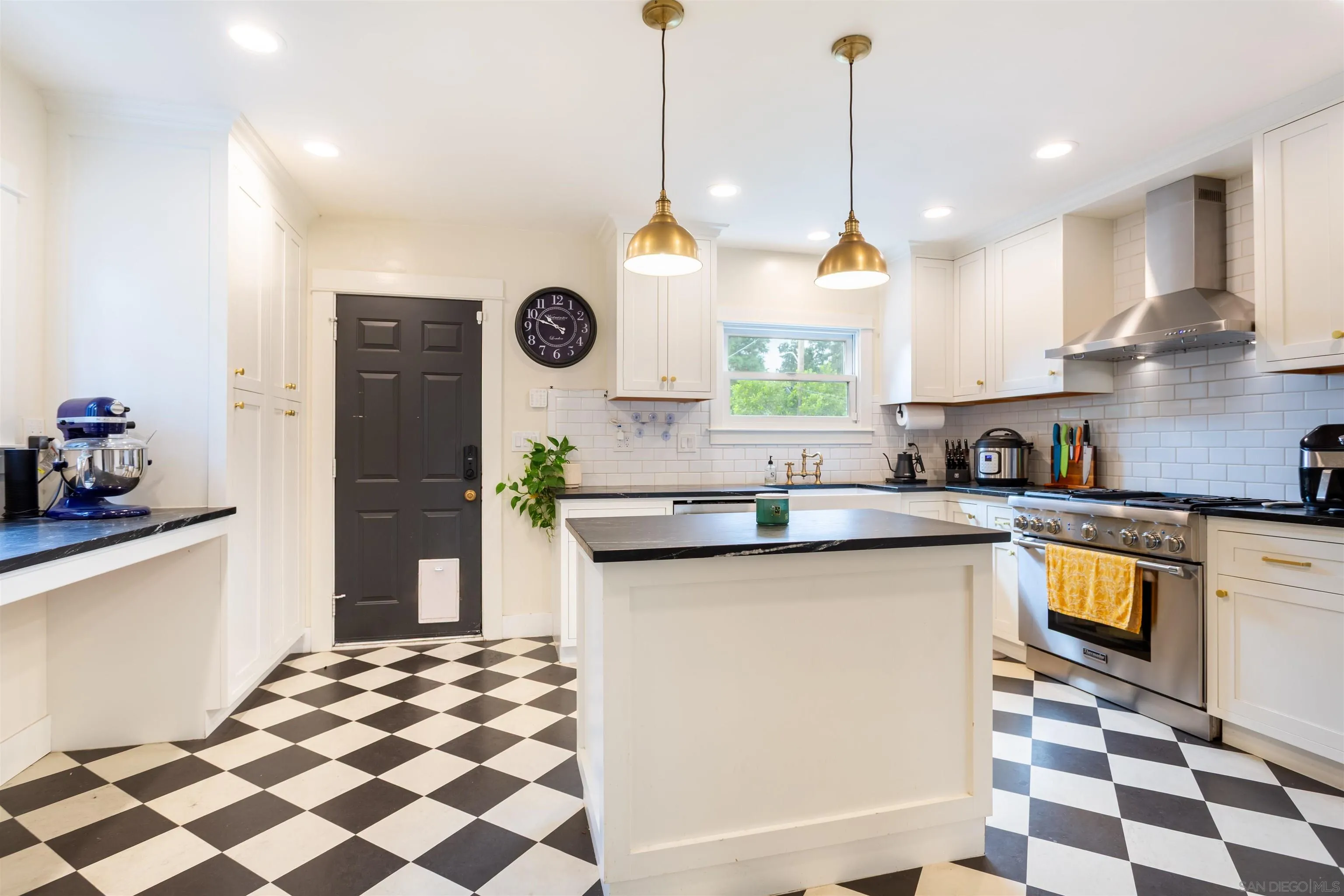 1750 Las Lunas St, Pasadena, CA 91106, photo 9