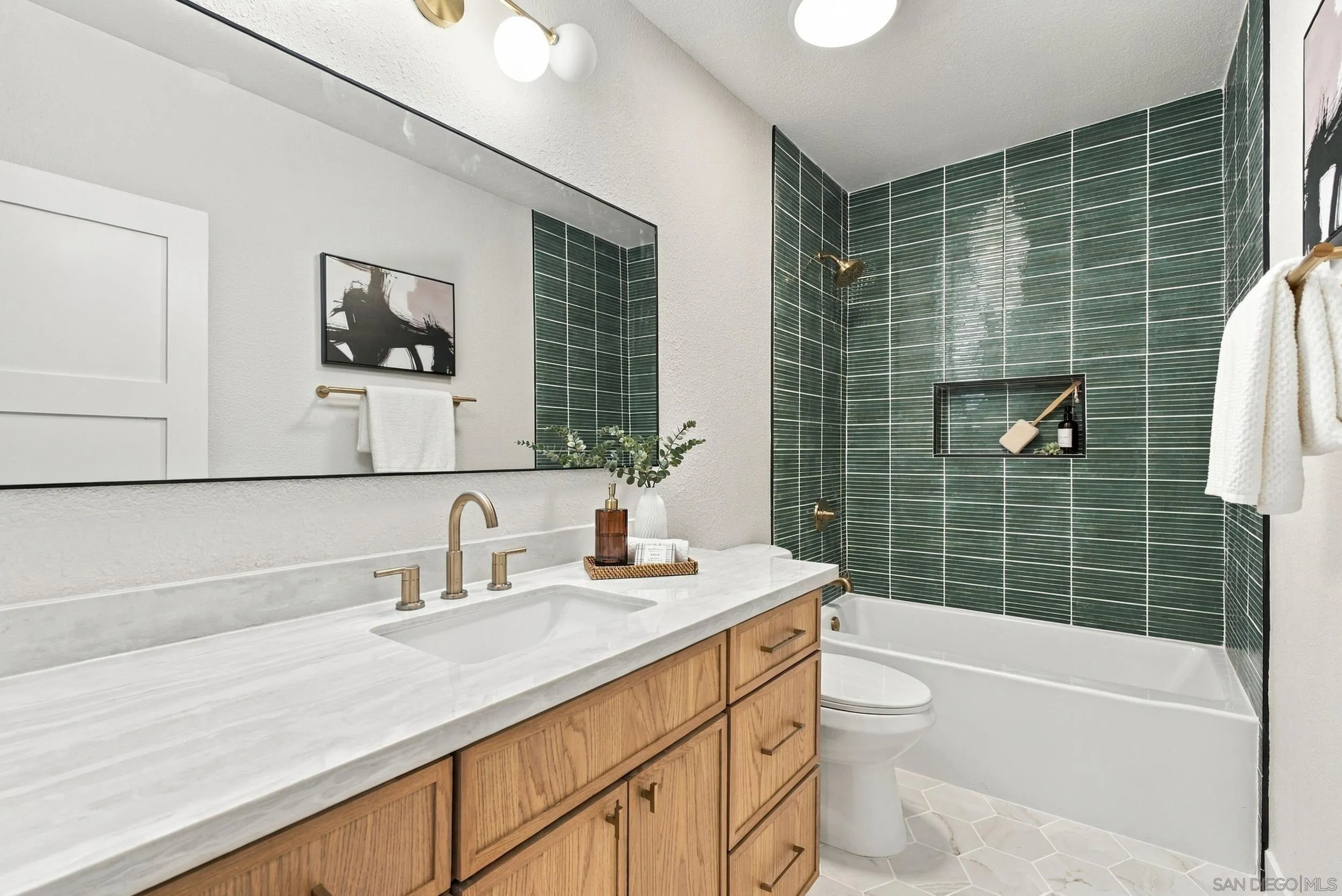 https://cdn.realtyfeed.com/cdn/127/260024965/cd14ddb4a8bcedd6d5b0874f27a4d7f1.webp