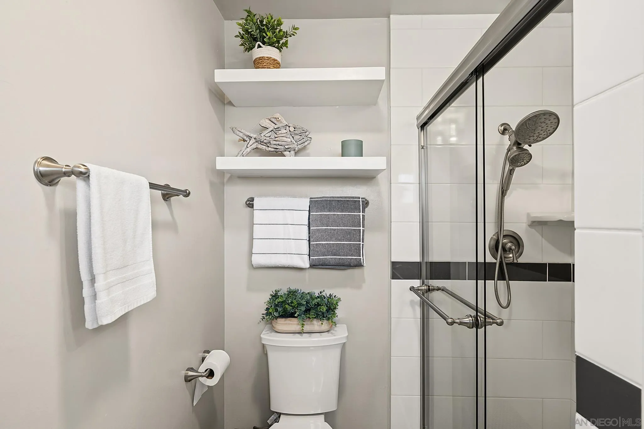 https://cdn.realtyfeed.com/cdn/127/260024983/56fea0ae59bf96fb8c44b11d67a61ba0.webp