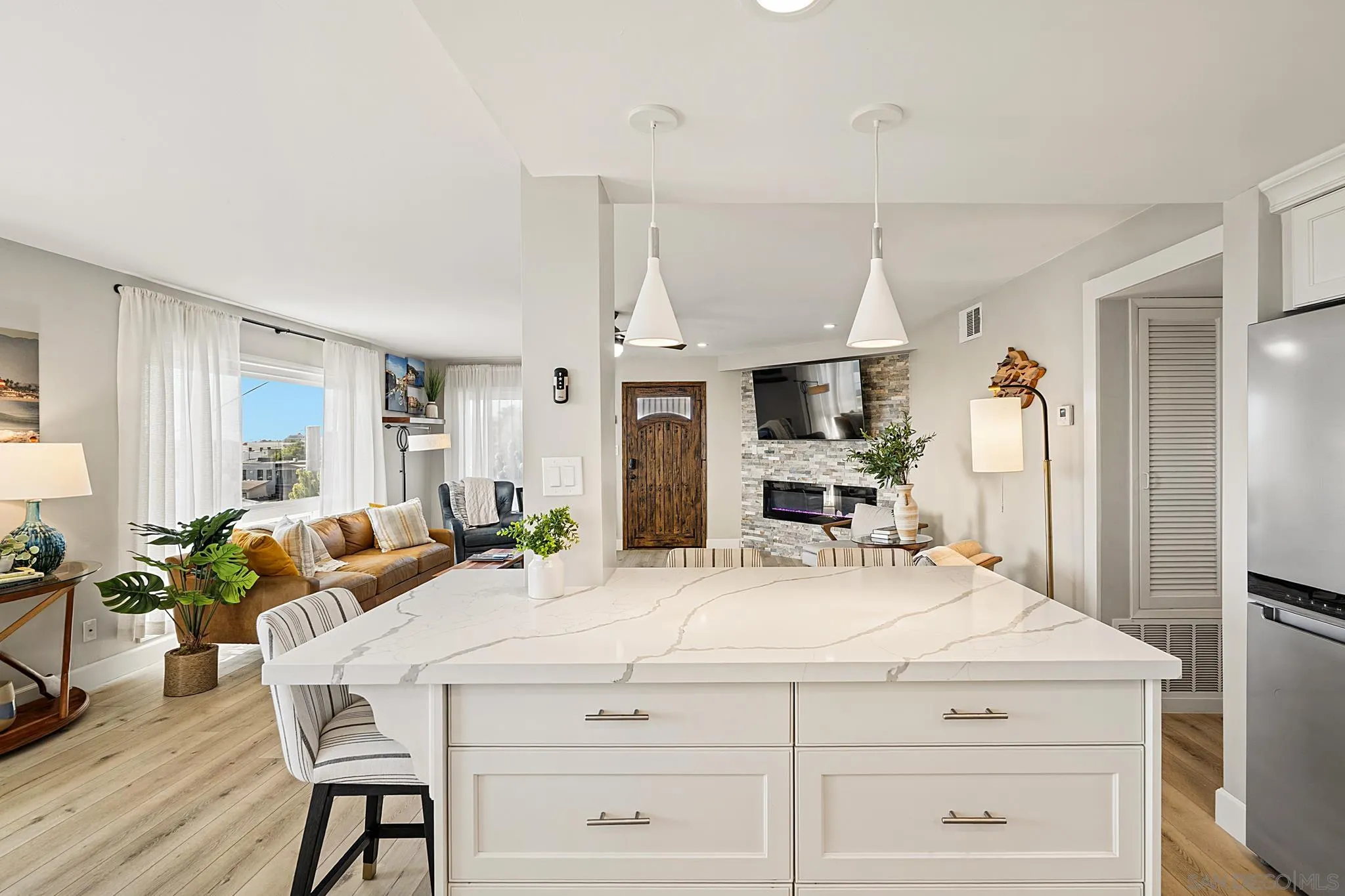 https://cdn.realtyfeed.com/cdn/127/260024983/95cf7c4f6c7ae449dade1f630e8be761.webp