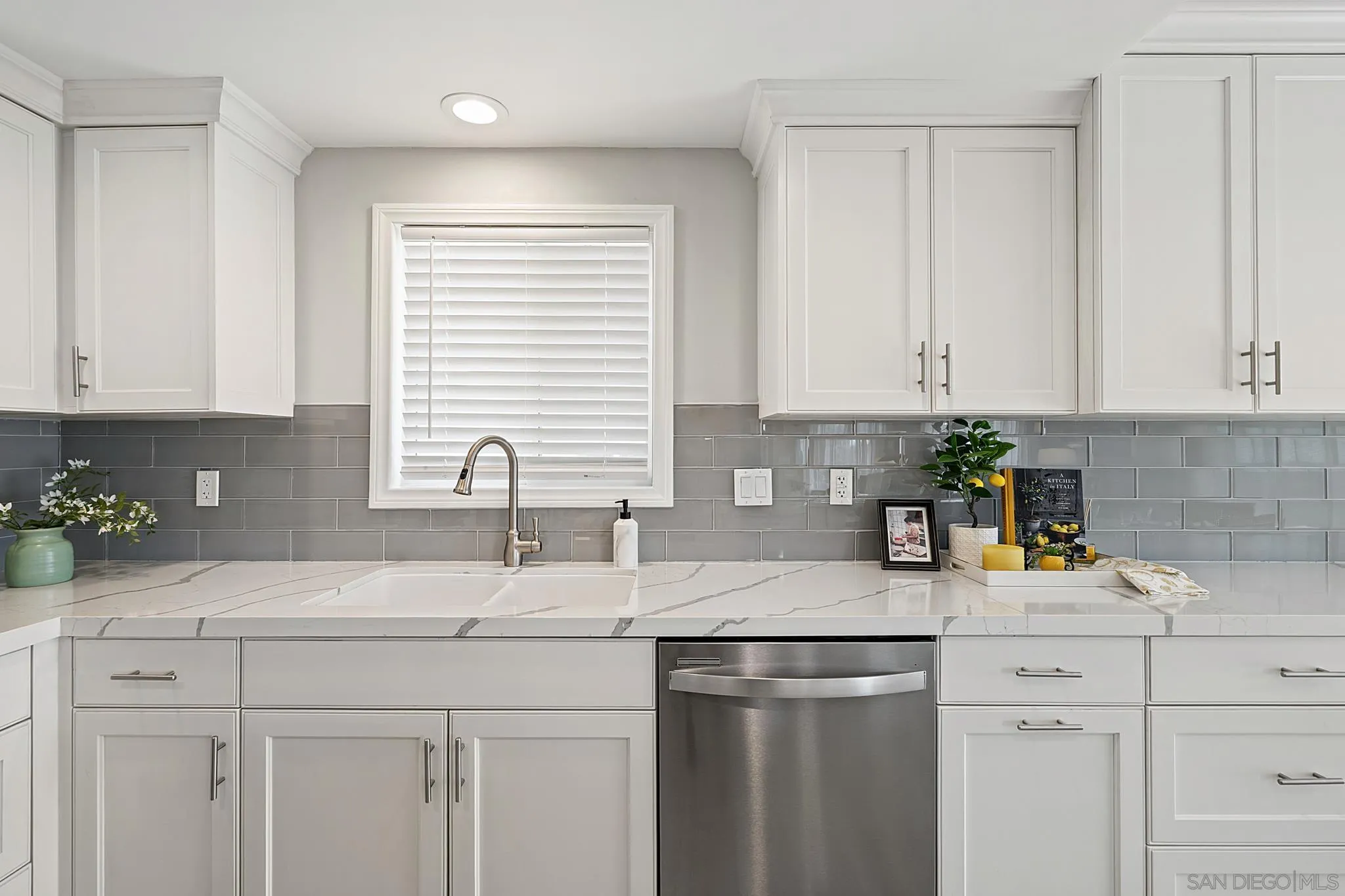 https://cdn.realtyfeed.com/cdn/127/260024983/99e6c02467c77fd5bb0f8a7487dbfed6.webp
