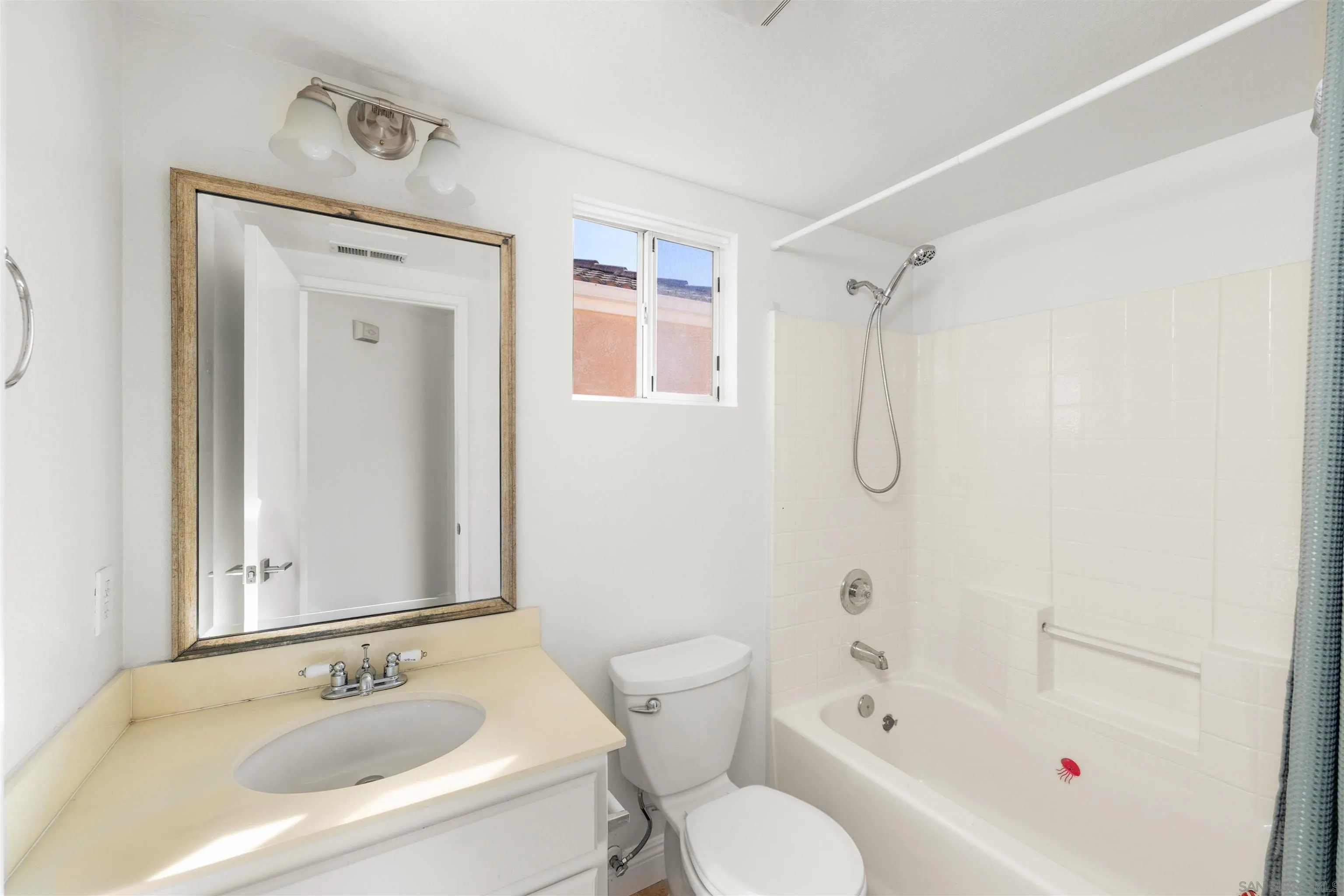 https://cdn.realtyfeed.com/cdn/127/260024987/2198cbb7b34af7e3f653a7f476b0cc3f.webp