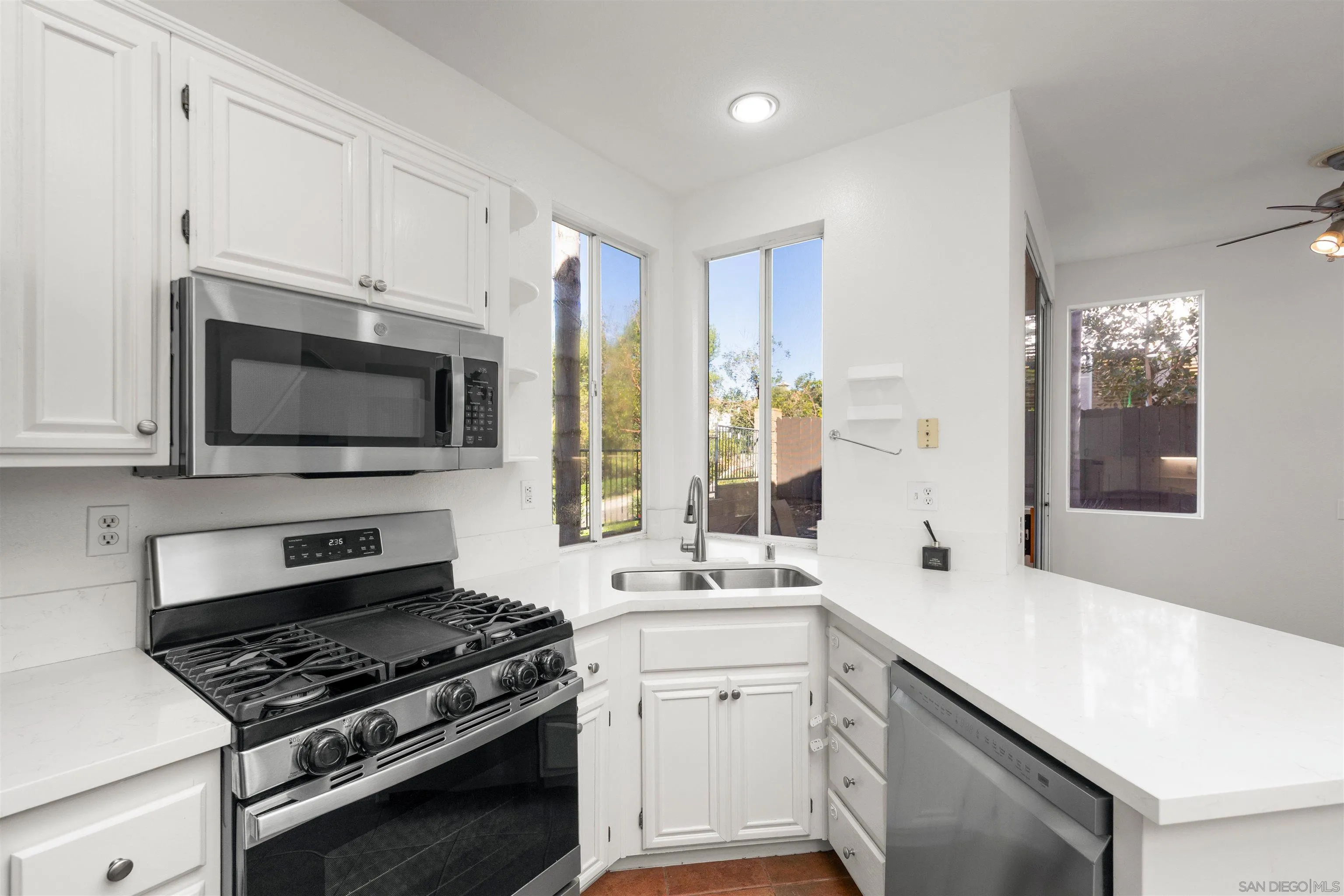 https://cdn.realtyfeed.com/cdn/127/260024987/2d60c46ceac16b2dc986889f71f5a8f4.webp