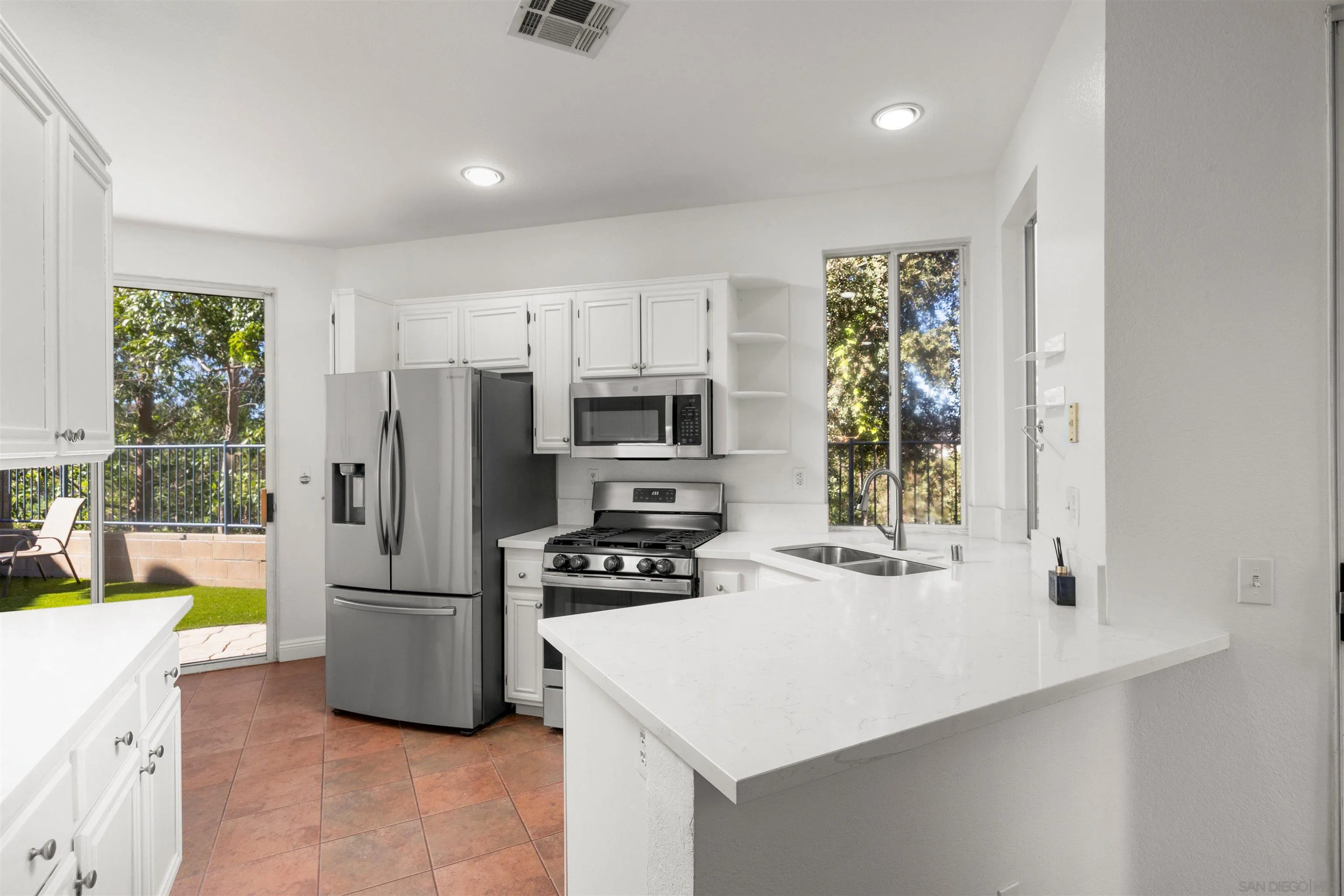 https://cdn.realtyfeed.com/cdn/127/260024987/bdb64babea1a8099ac97034c6a18bdbd.webp