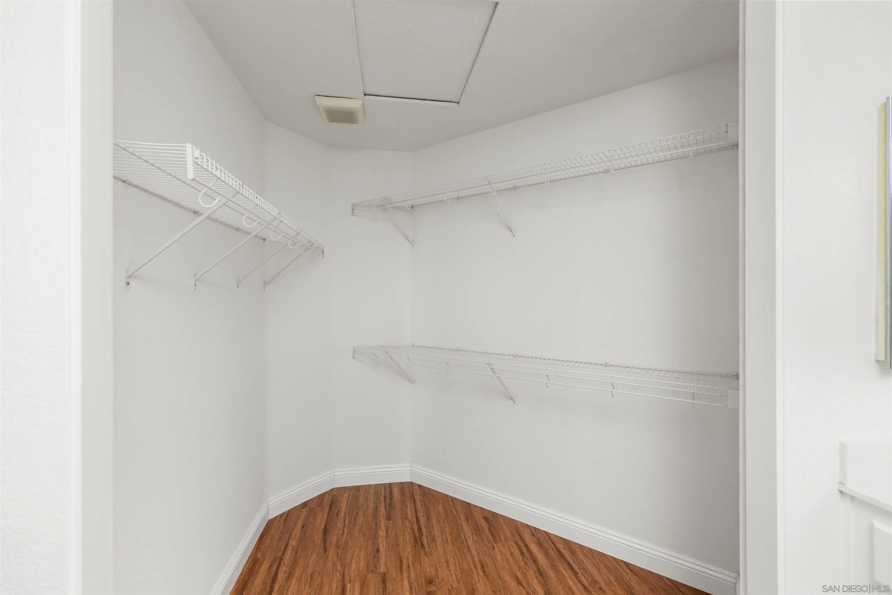 https://cdn.realtyfeed.com/cdn/127/260024987/f165f815ee4e6d0c505a5650d3899969.webp