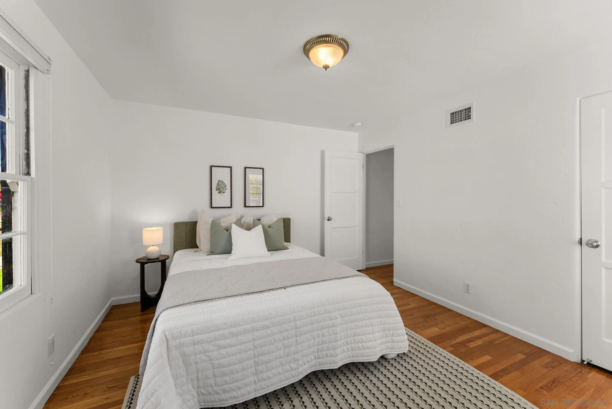 https://cdn.realtyfeed.com/cdn/127/260024990/5a065bb5159d77a3b02e0341de9a2874.webp