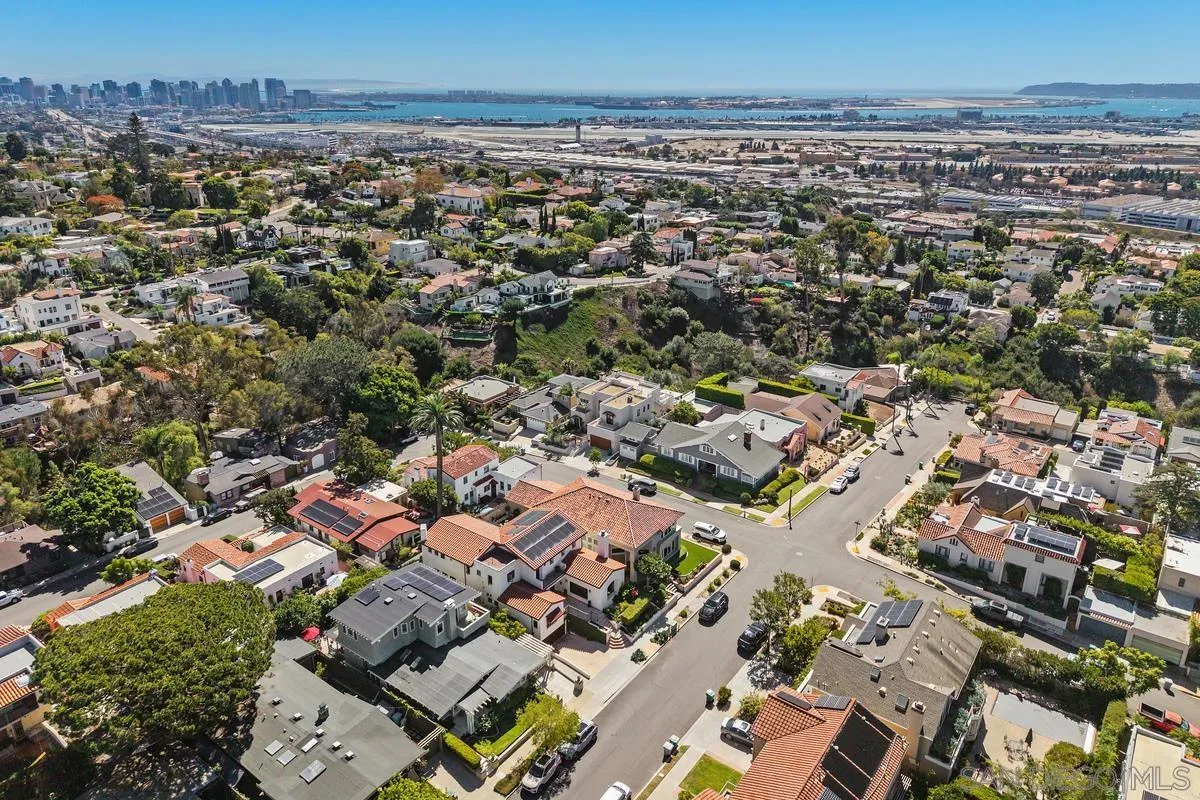 https://cdn.realtyfeed.com/cdn/127/260024991/070fdd6472cbbf56aec8768d1b0af7e5.webp