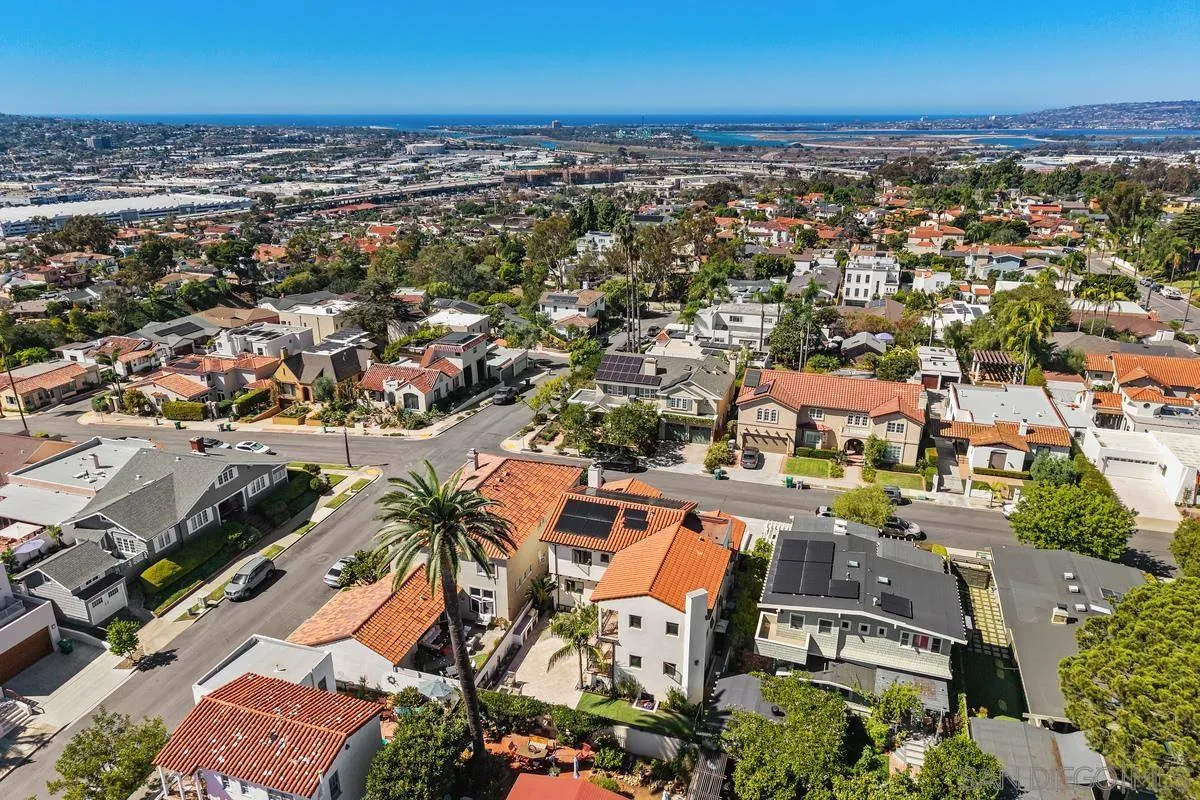 https://cdn.realtyfeed.com/cdn/127/260024991/53dfba5cb6dbf7801e3f0a7d15422c9a.webp