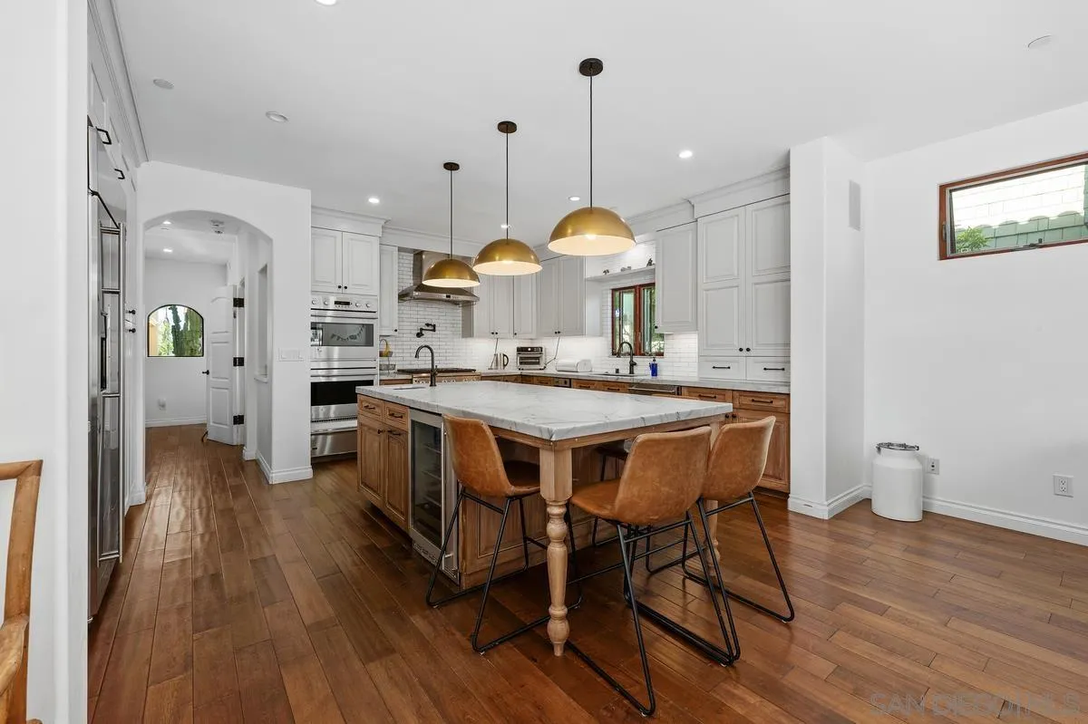 https://cdn.realtyfeed.com/cdn/127/260024991/8edbe597e6971aaa7fe8d80661298230.webp