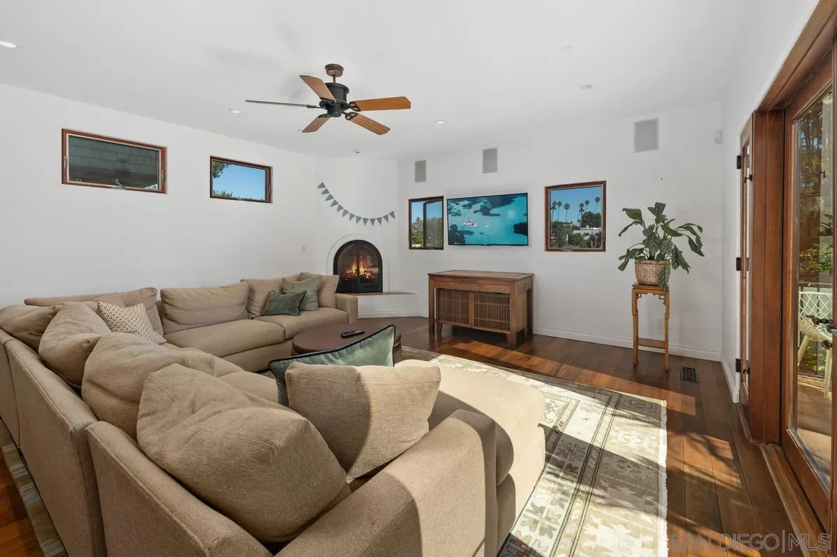 https://cdn.realtyfeed.com/cdn/127/260024991/939bd72ce37806640c1abf1280c0dc90.webp