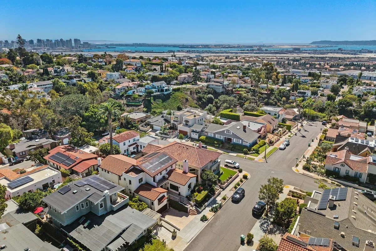 https://cdn.realtyfeed.com/cdn/127/260024991/9dc5426b90cf9529ec3b1b86591cf14b.webp