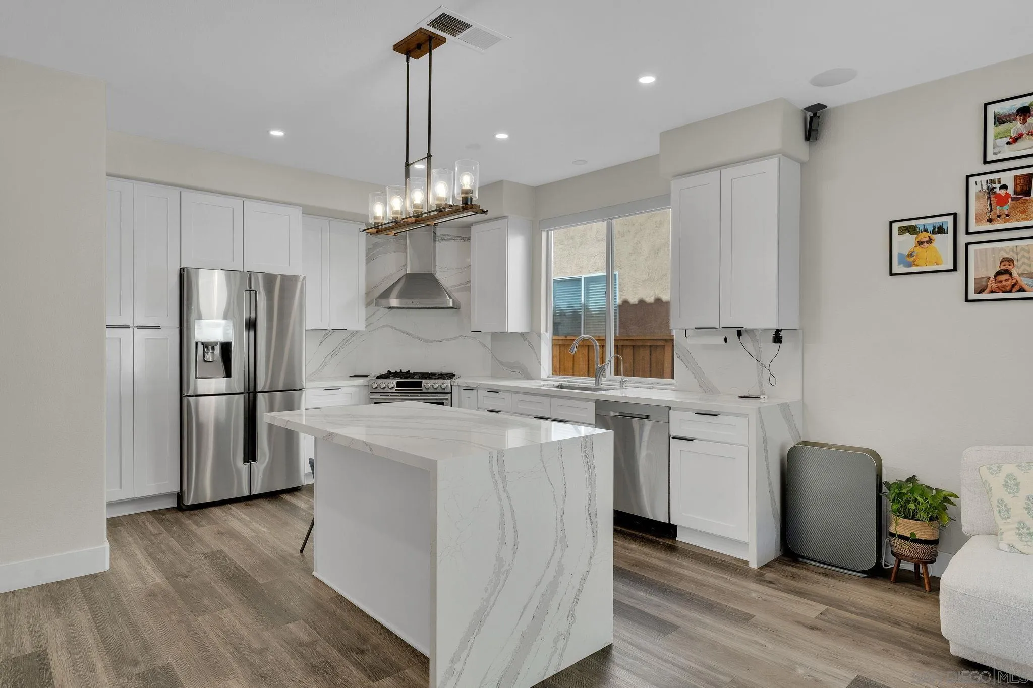 https://cdn.realtyfeed.com/cdn/127/260024996/7f34867d4e4d7546ee7ec6fa757e150e.webp