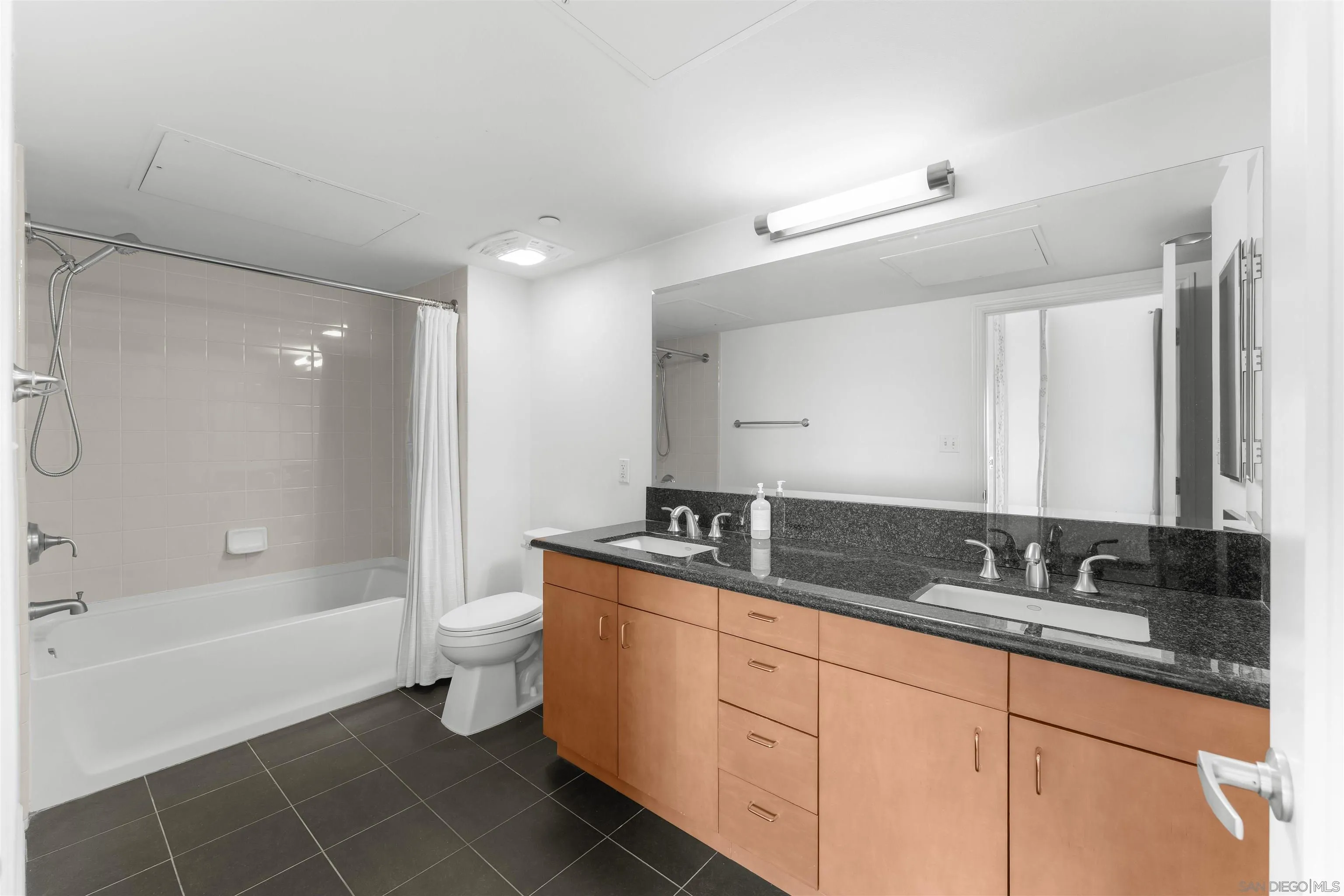 https://cdn.realtyfeed.com/cdn/127/260025002/be5cc499f12f48c0720eac973f1f3591.webp