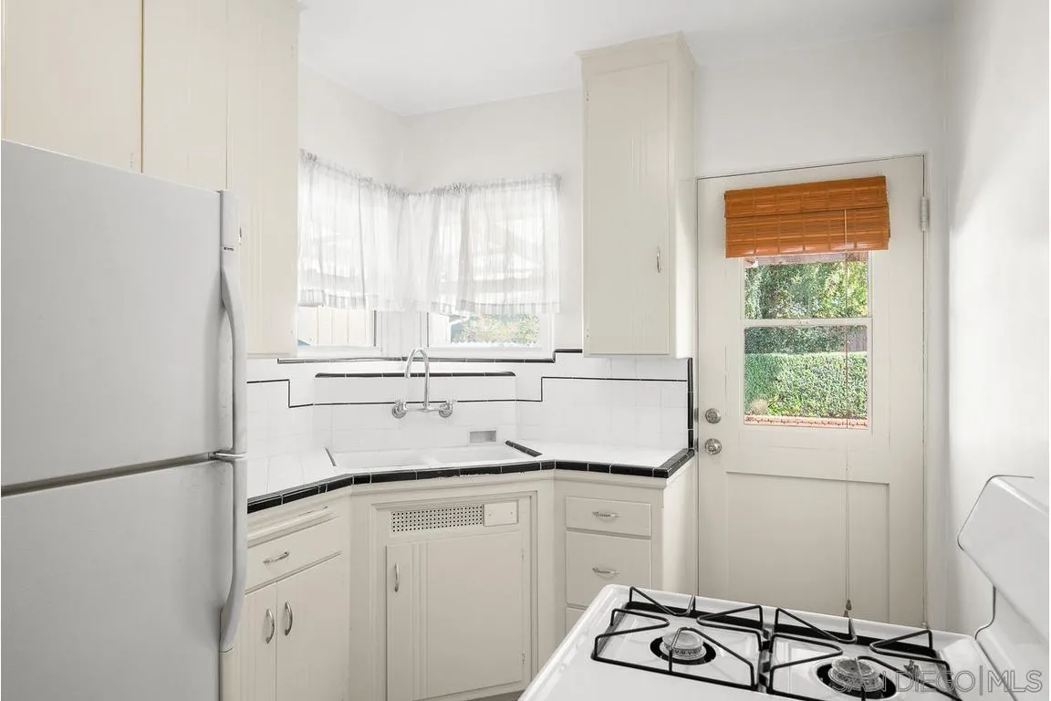 https://cdn.realtyfeed.com/cdn/127/260025008/0618ad9817091aa4a6a2d5a35523359e.webp