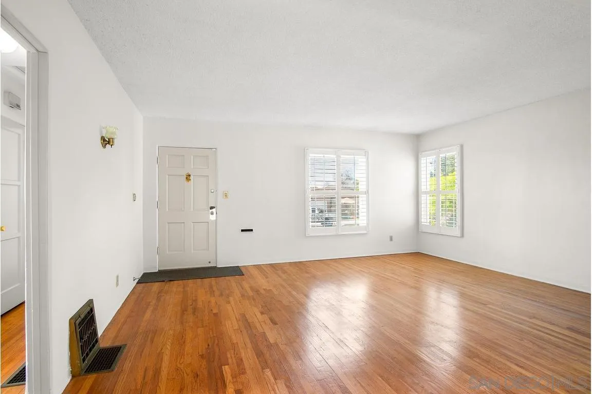 https://cdn.realtyfeed.com/cdn/127/260025008/43085ff950980138288c8d0205d70bec.webp