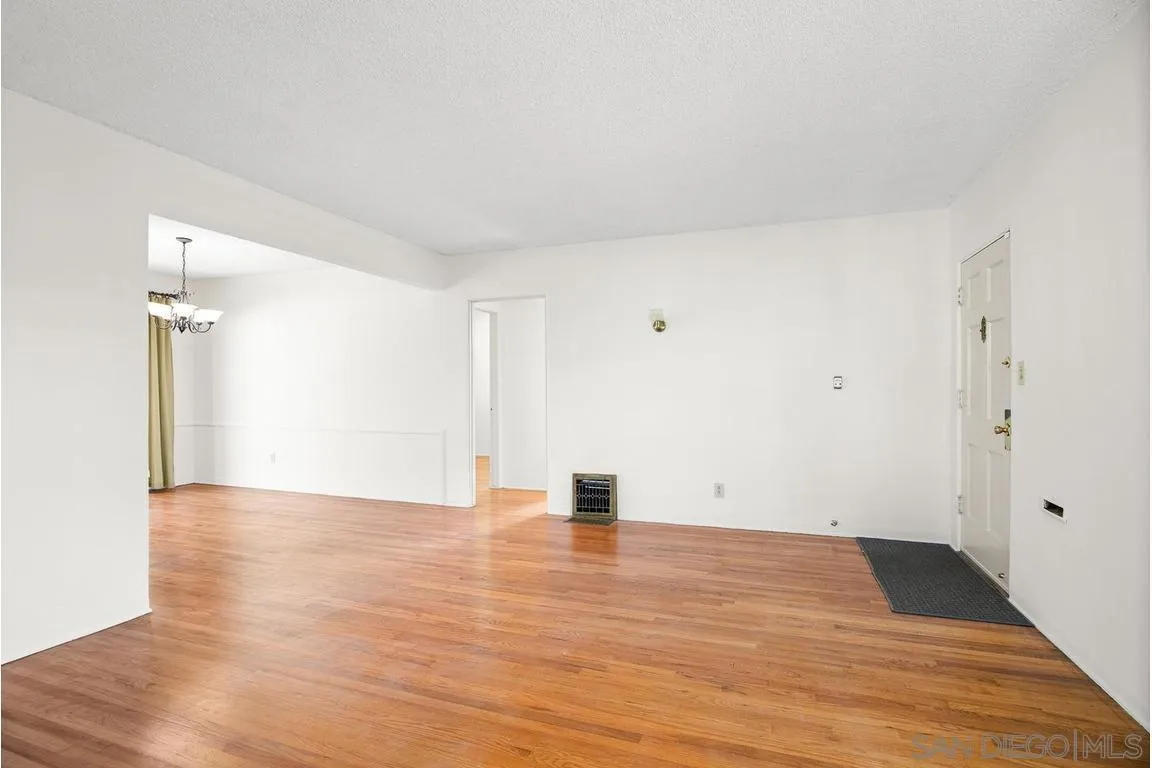 https://cdn.realtyfeed.com/cdn/127/260025008/5d59fb1c6cc3bee6d12bd30040f5369a.webp