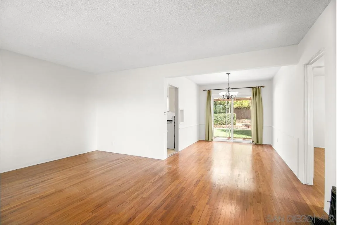 https://cdn.realtyfeed.com/cdn/127/260025008/5de0def5811ee0aedc0f0e51dd58910f.webp