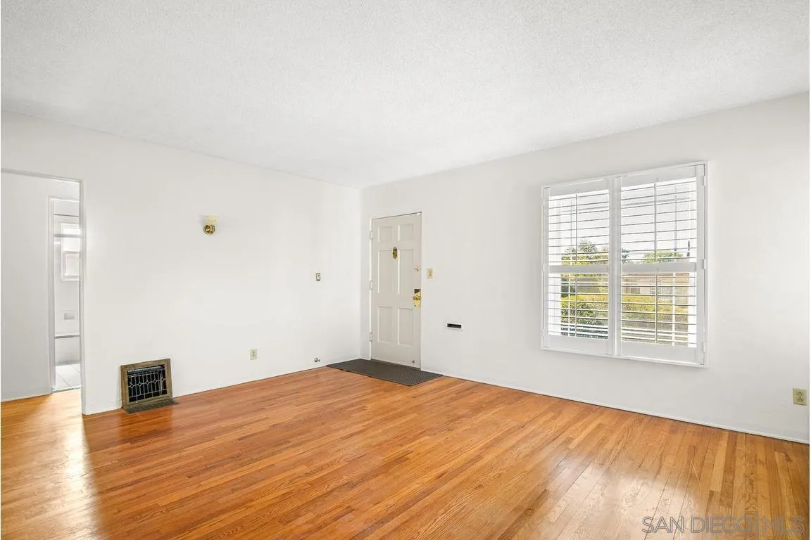 https://cdn.realtyfeed.com/cdn/127/260025008/d37800baa9c54033dc9d6196c6c9666b.webp