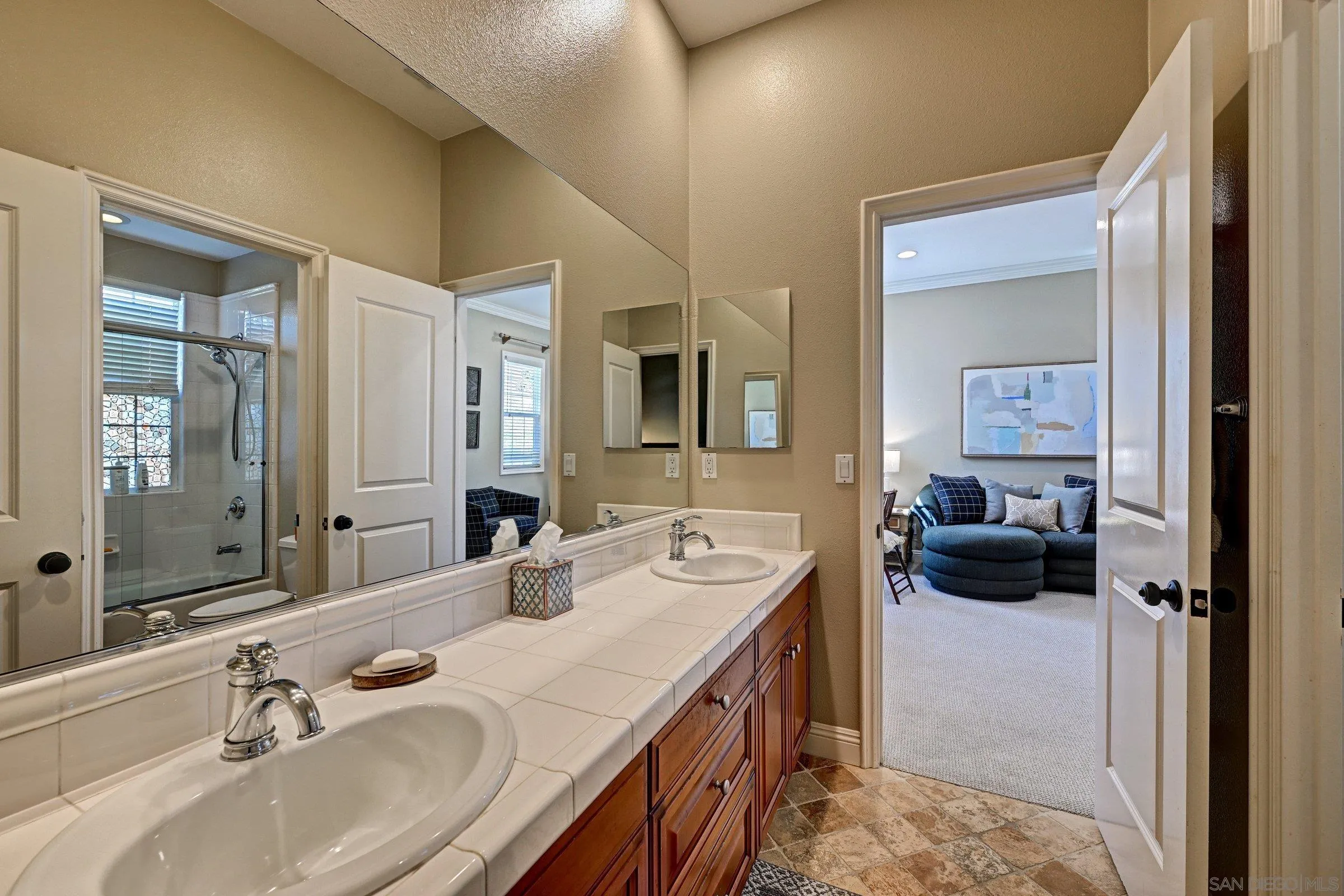 https://cdn.realtyfeed.com/cdn/127/260025010/245926cd933e40ffbef35ff22c4c781a.webp