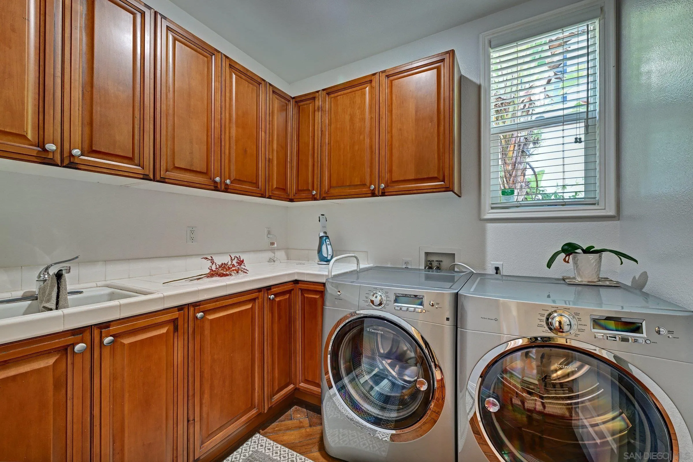 https://cdn.realtyfeed.com/cdn/127/260025010/2c877fd243e0f4b8533b82362634f5ac.webp