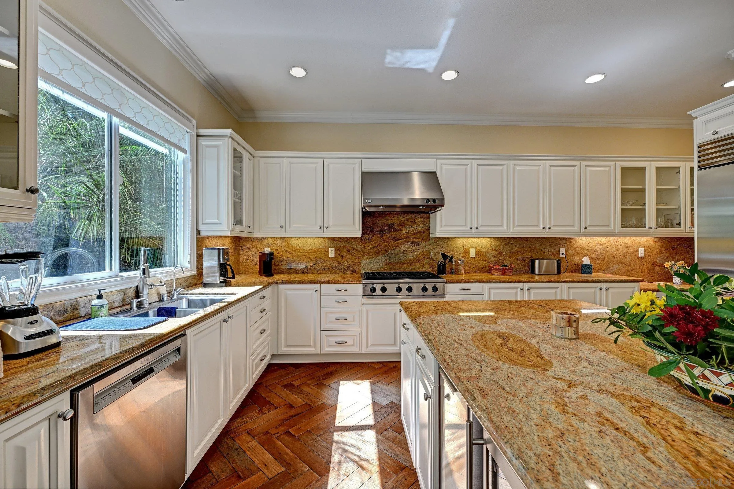 https://cdn.realtyfeed.com/cdn/127/260025010/61cf9ecd1ca6179dcf804eb3f3c63953.webp