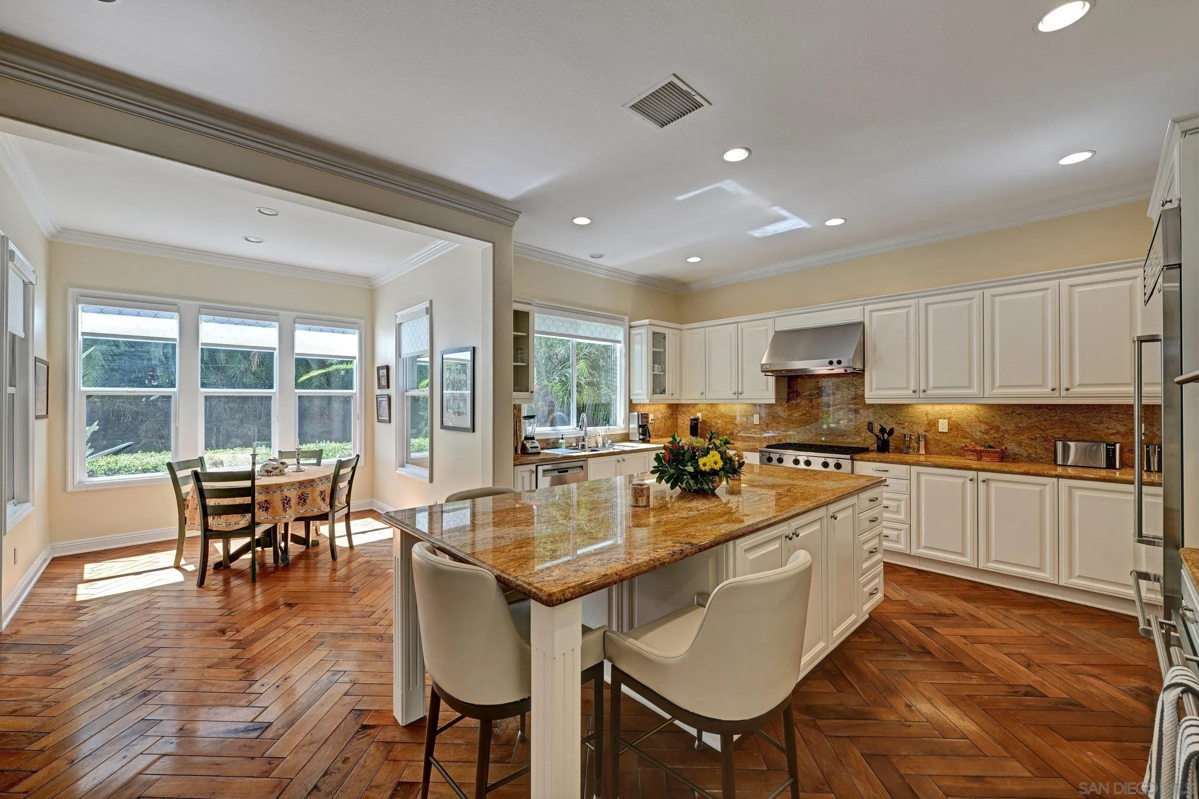 https://cdn.realtyfeed.com/cdn/127/260025010/6f6ffd31c3ecb9bc424935855a9f31ba.webp