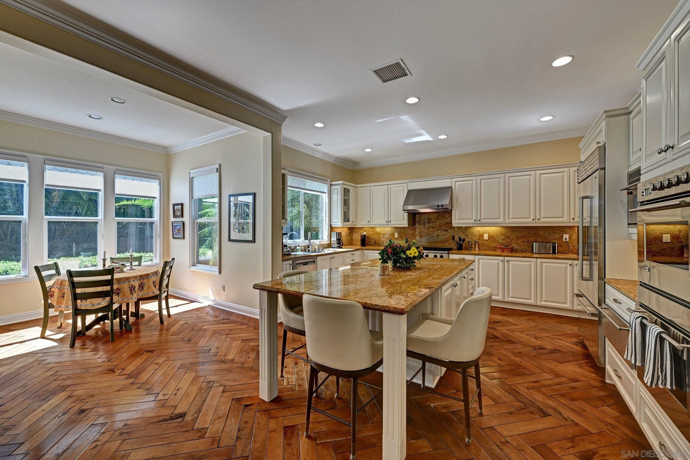 https://cdn.realtyfeed.com/cdn/127/260025010/7c4030aff5a70d97fc1bc4b74f8e465e.webp